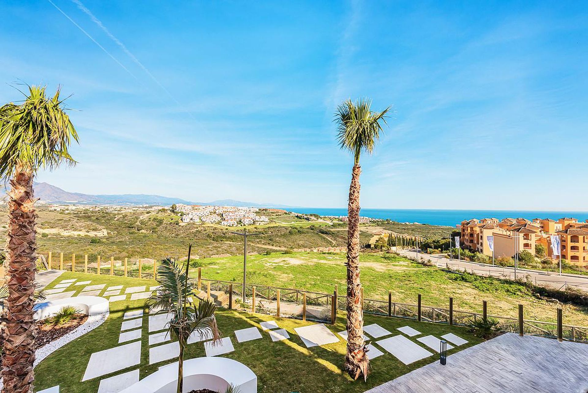 عمارات في Puerto de la Duquesa, Andalusia 12060649