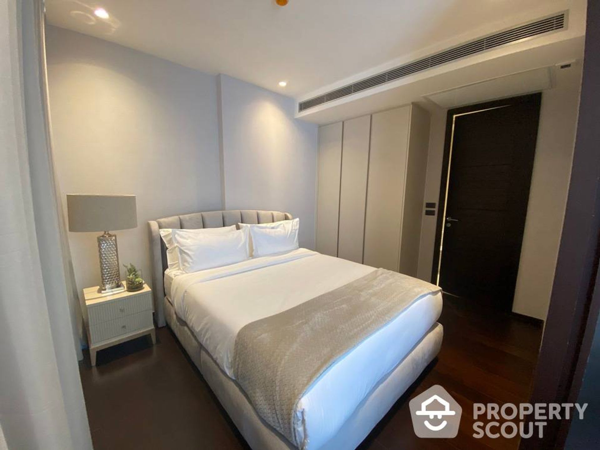 Condominium in Watthana, Krung Thep Maha Nakhon 12060672