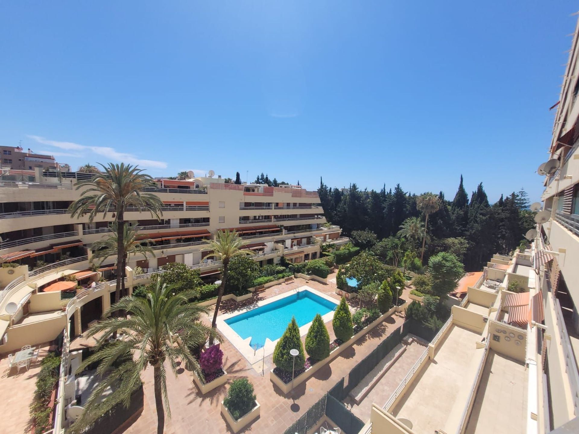 Condominium in Benahavis, Andalusia 12063304