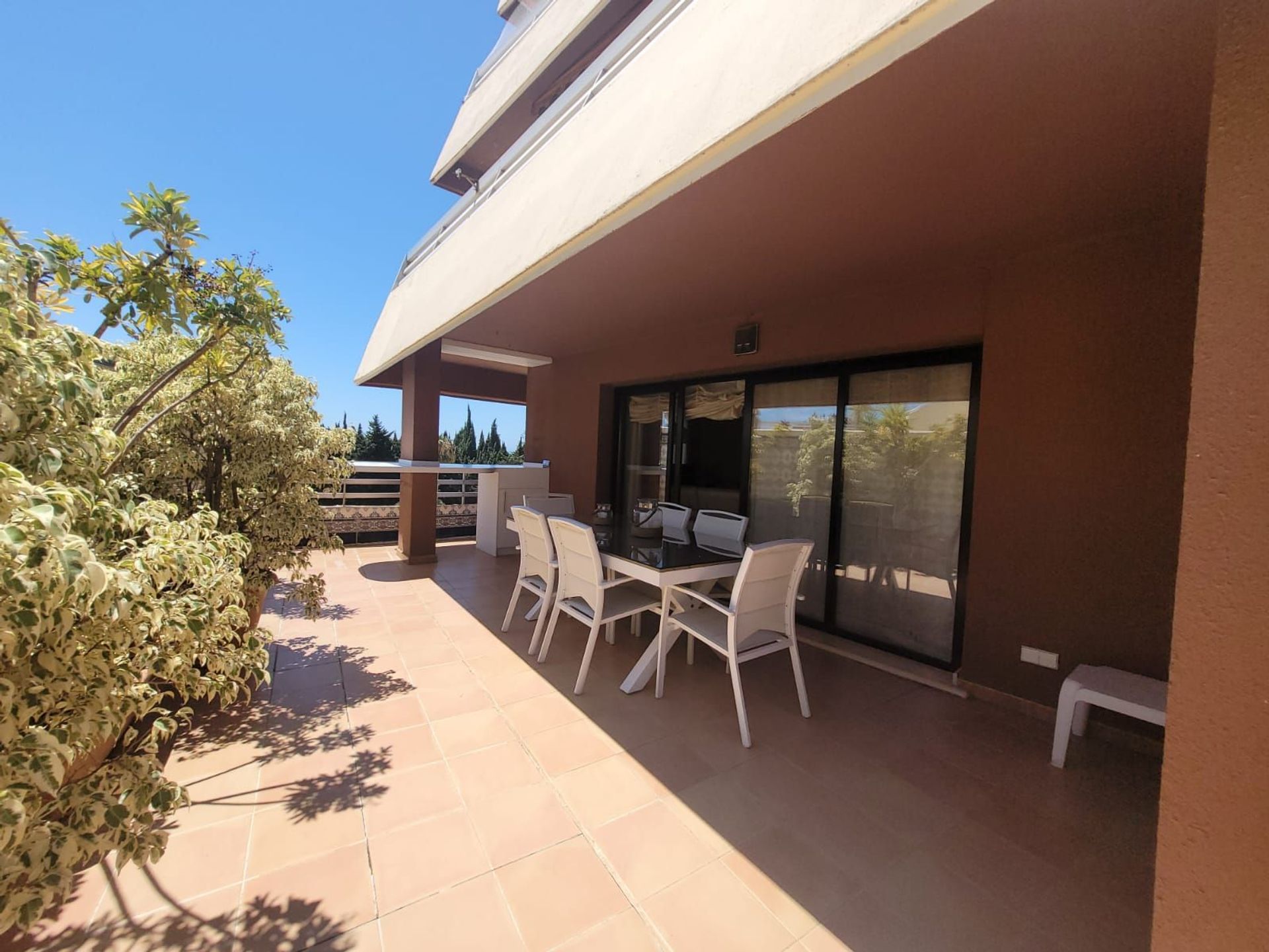 Condominium in Benahavis, Andalusia 12063304