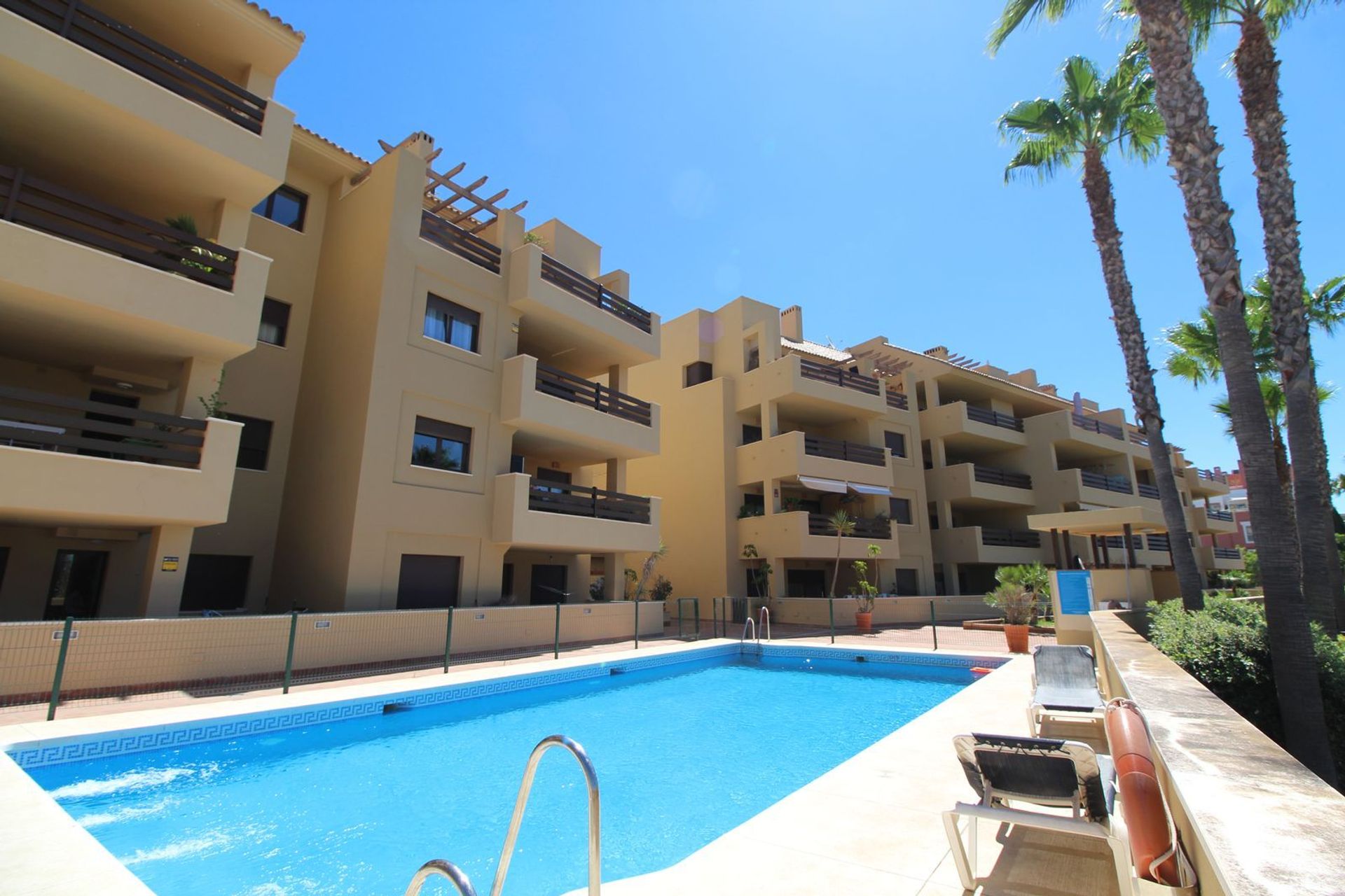 Condominium in San Roque, Andalucía 12063305