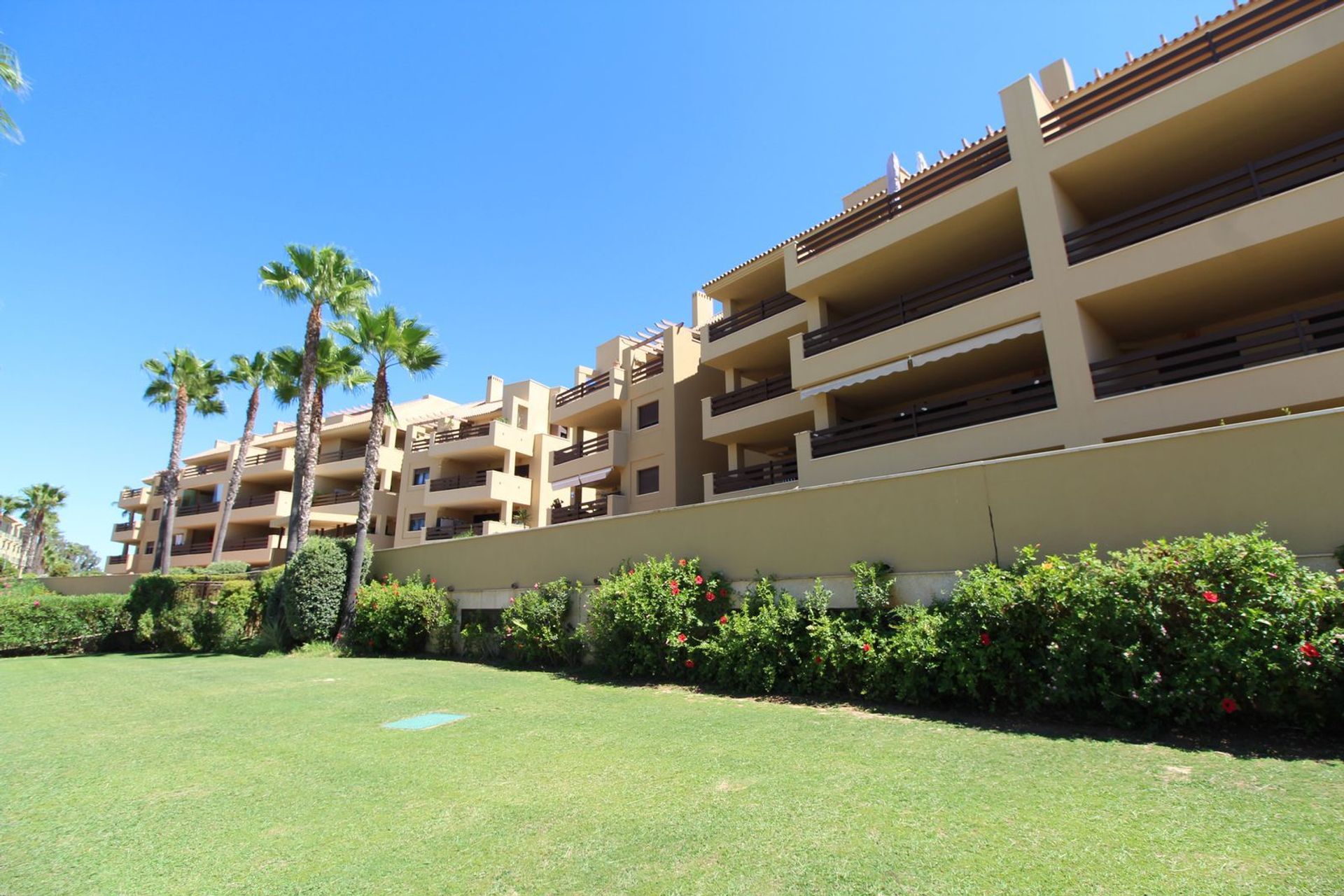 Condominium in San Roque, Andalucía 12063309