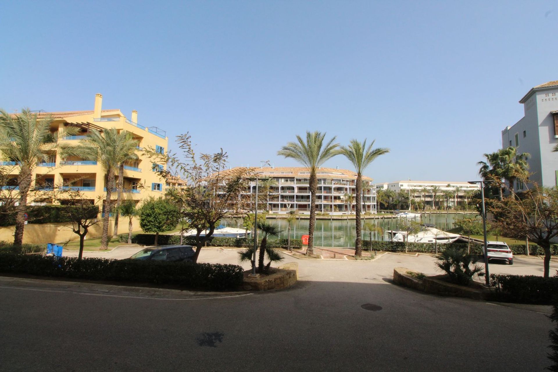 Condominium in San Roque, Andalucía 12063309