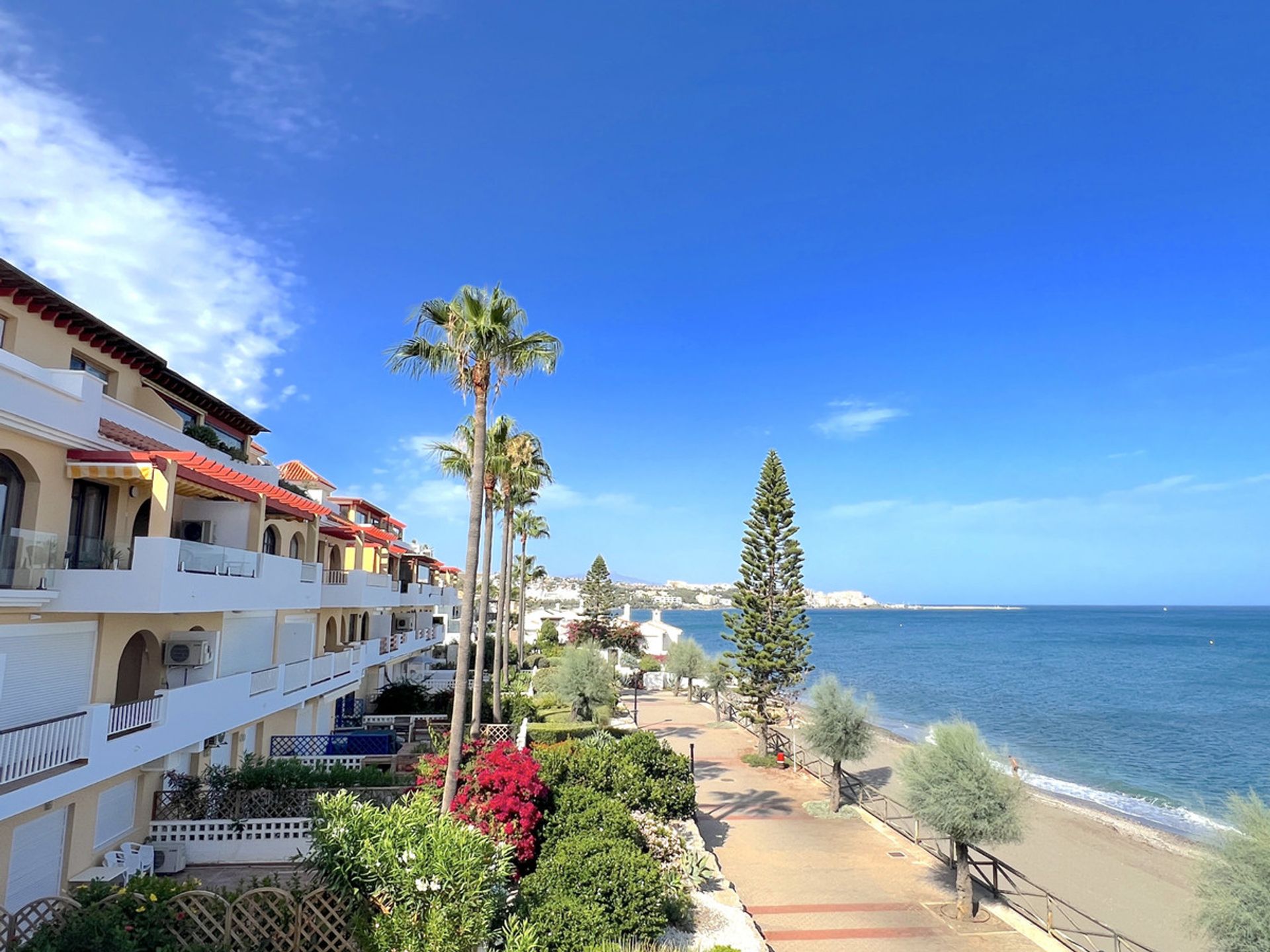 Eigentumswohnung im Estepona, Andalusien 12063776