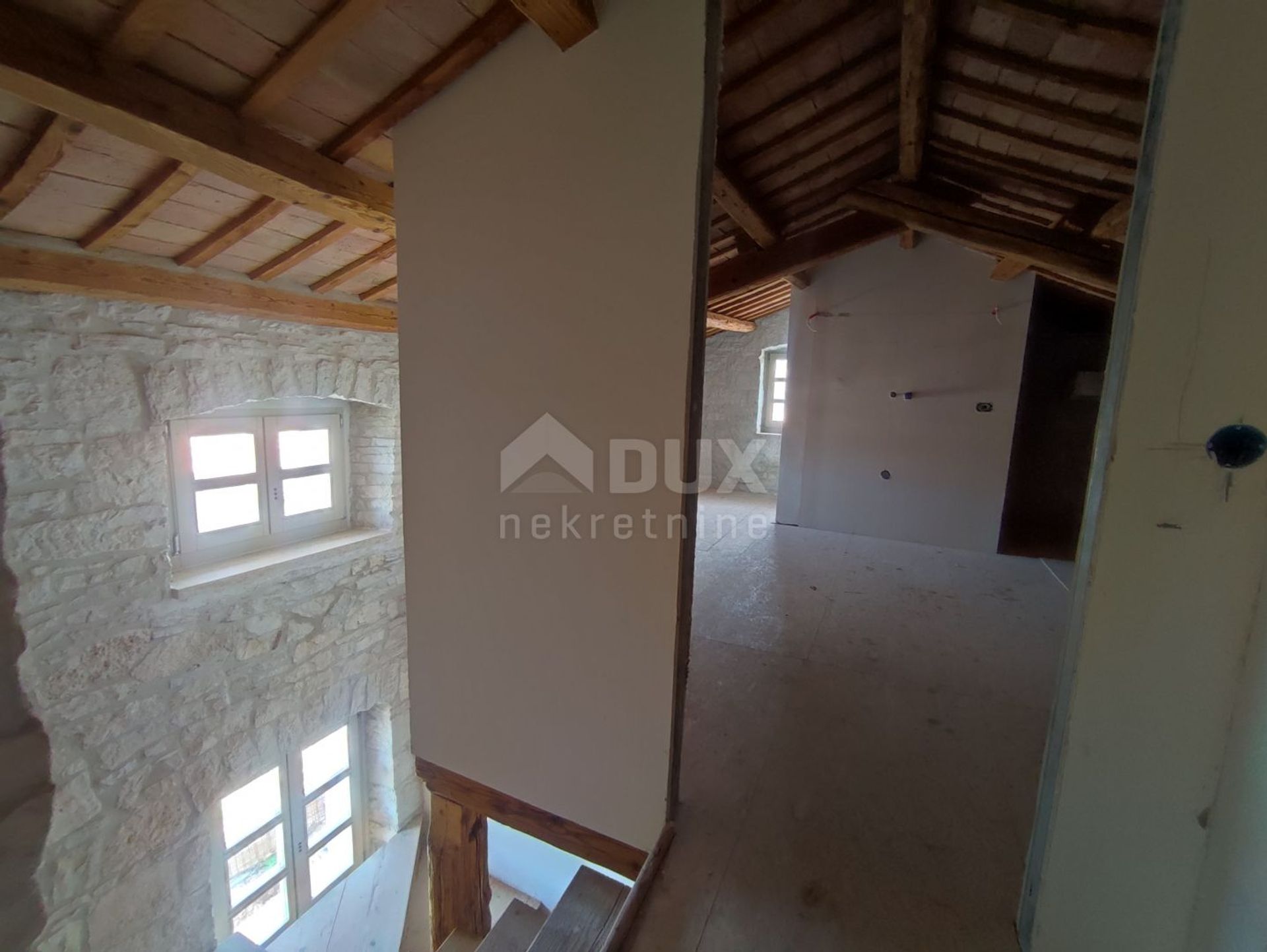 Hus i Kaštelir, Istria County 12066633