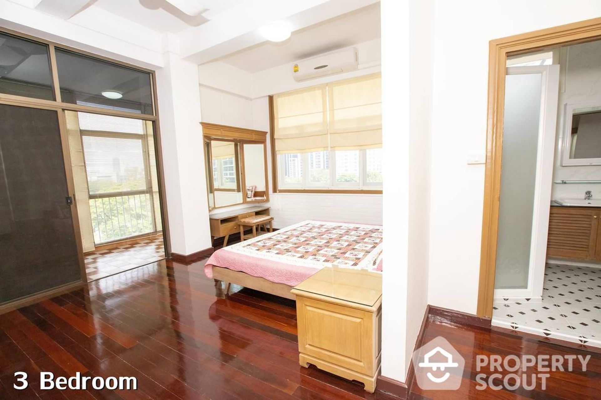 Condominium in Pathum Wan, Krung Thep Maha Nakhon 12066933