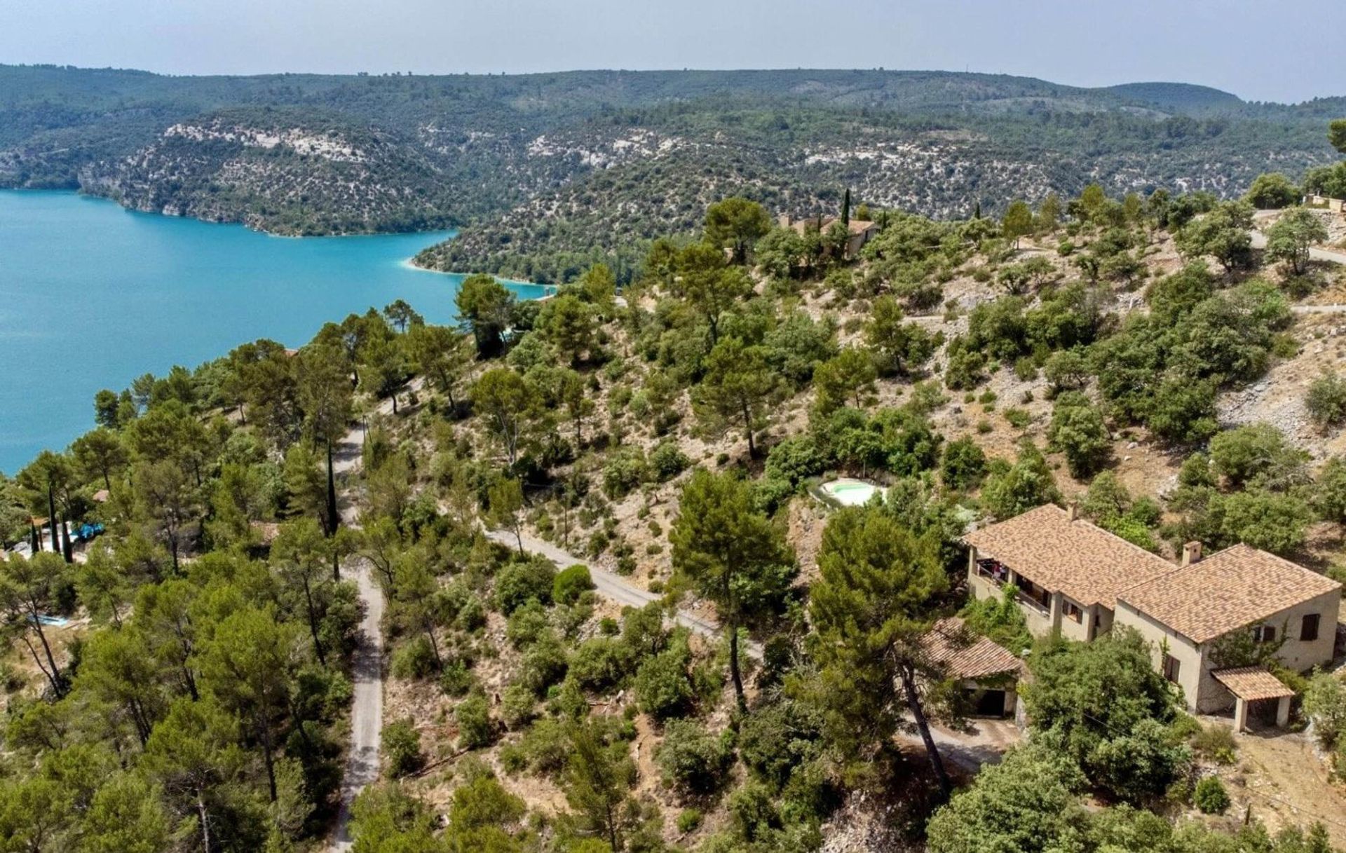 Talo sisään Esparron-de-Verdon, Provence-Alpes-Cote d'Azur 12069368