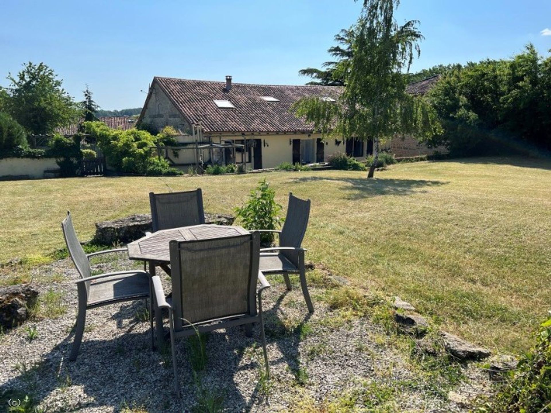 rumah dalam Charroux, Nouvelle-Aquitaine 12071289