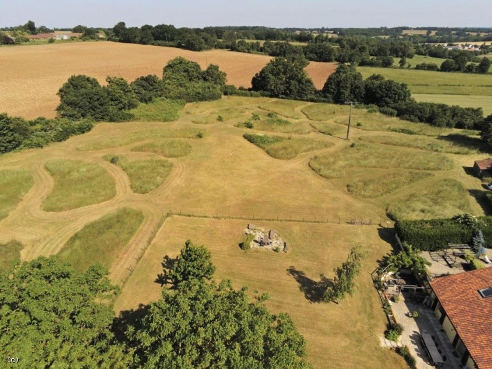 בַּיִת ב Charroux, Nouvelle-Aquitaine 12071289