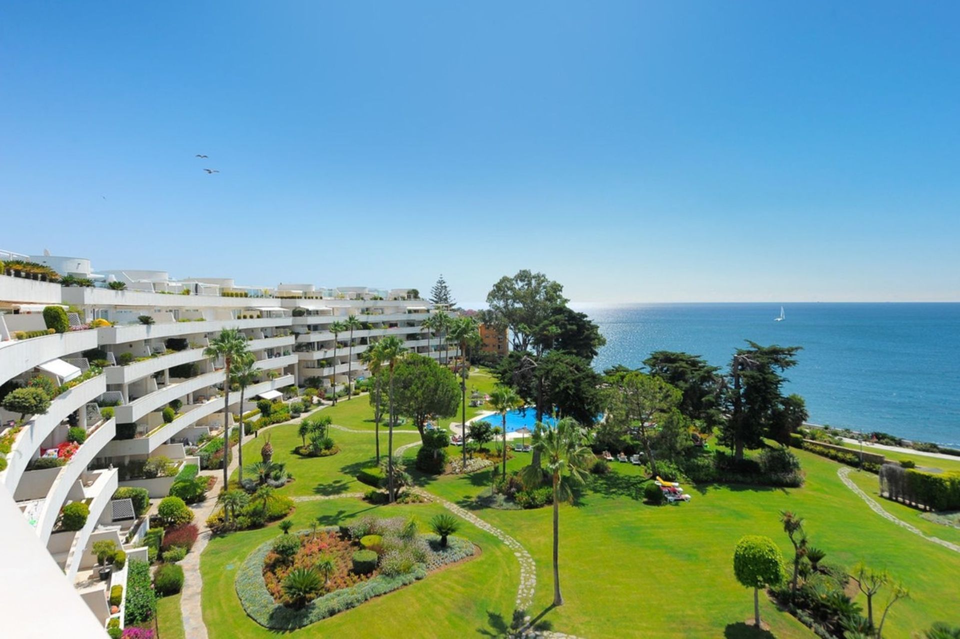 Ejerlejlighed i Estepona, Andalusien 12072379