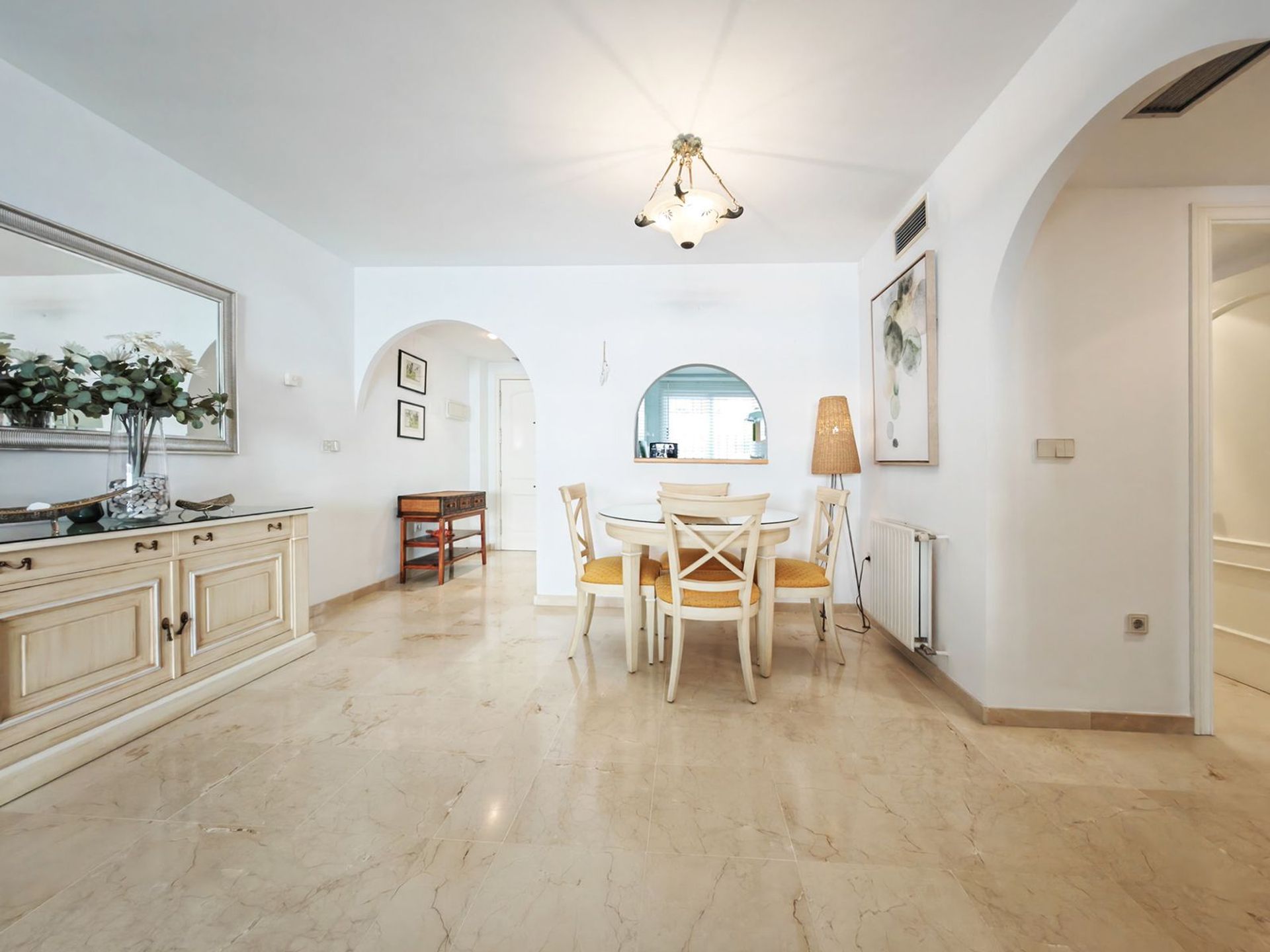 Condominium in Benahavis, Andalusia 12078251