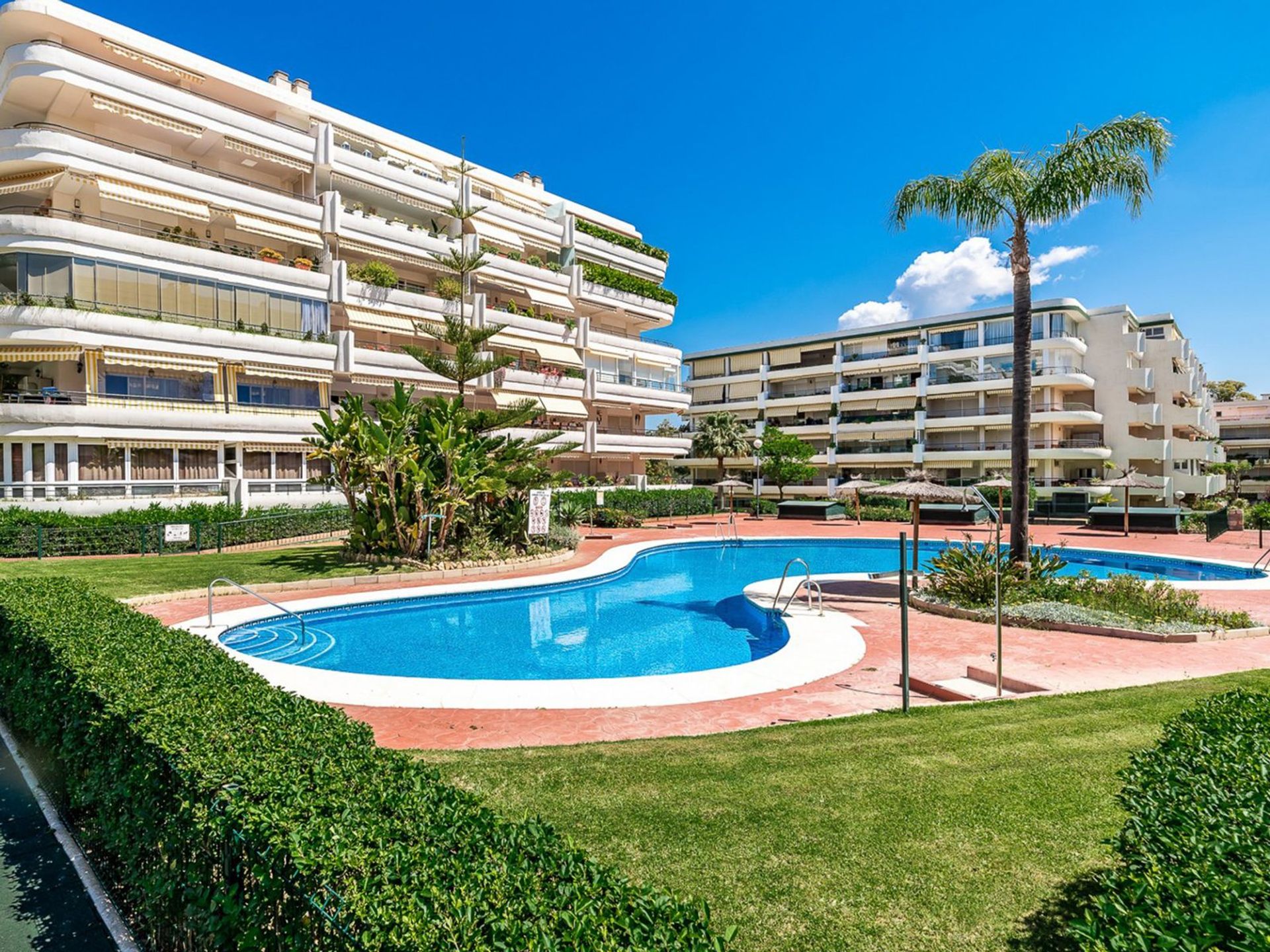 Condominium in Benahavis, Andalusia 12078251