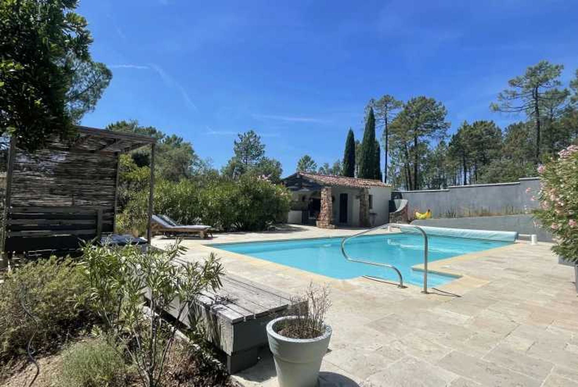 Huis in Saint-Paul-en-Forêt, Provence-Alpes-Côte d'Azur 12078827