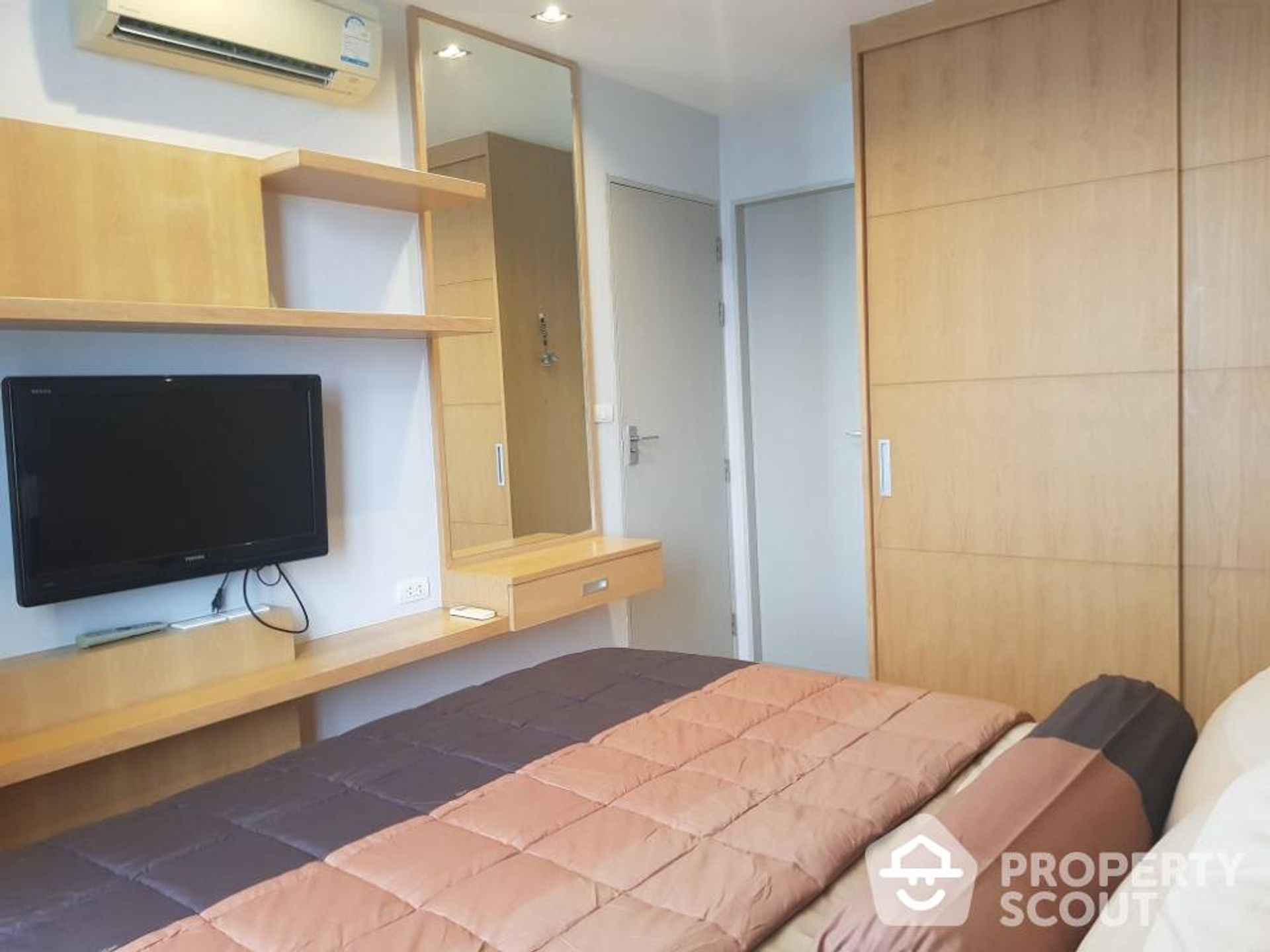 Condominium in Phra Khanong, Krung Thep Maha Nakhon 12081575