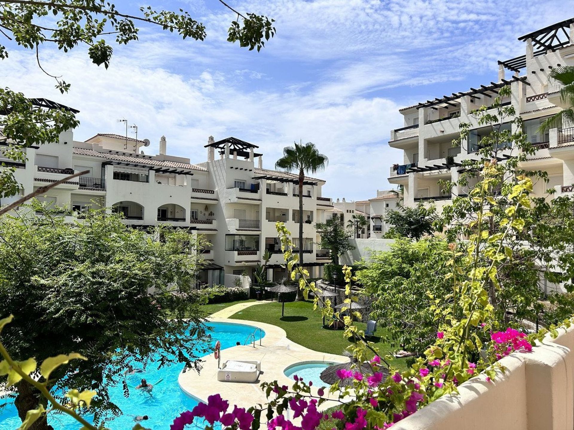 Condominium dans Puerto de la Duquesa, Andalusia 12082516