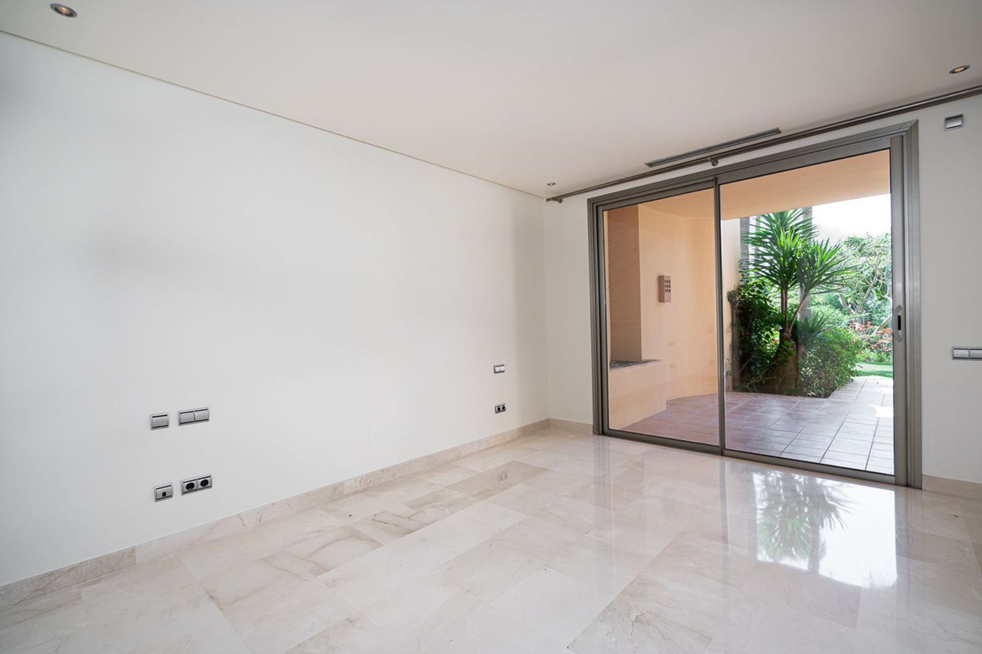 Condominium in Marbella, Andalusia 12082977