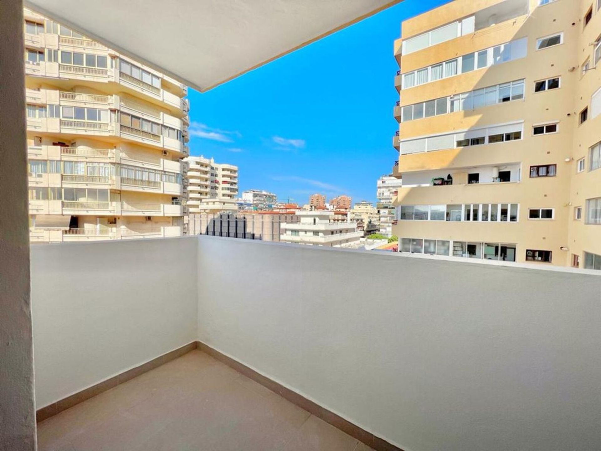 Condominio nel Fuengirola, Andalucía 12083060