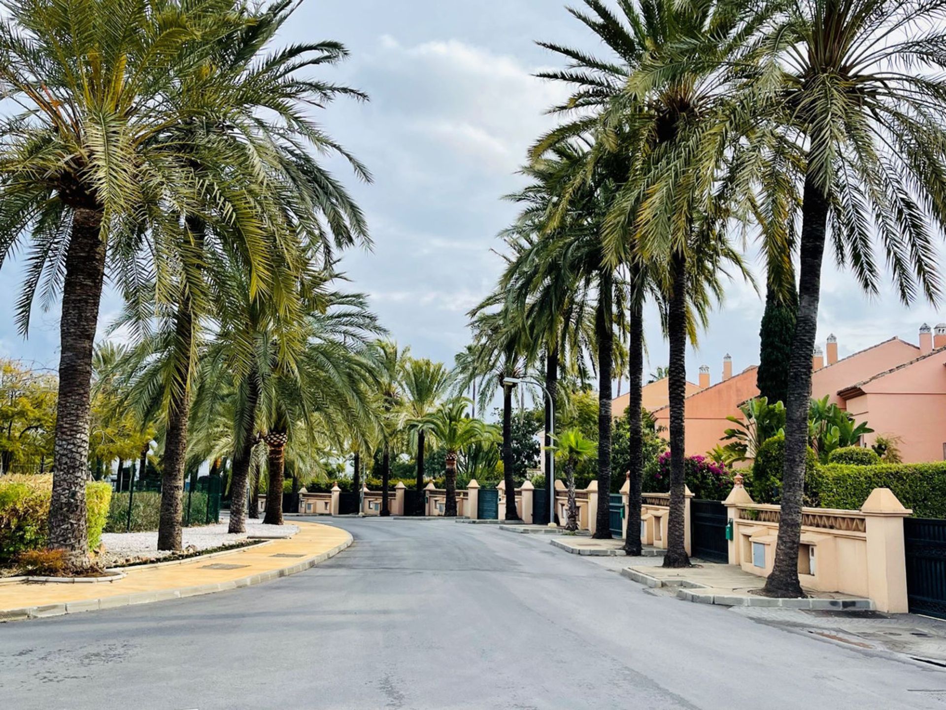 Tanah di San Pedro Alcántara, Andalucía 12083305