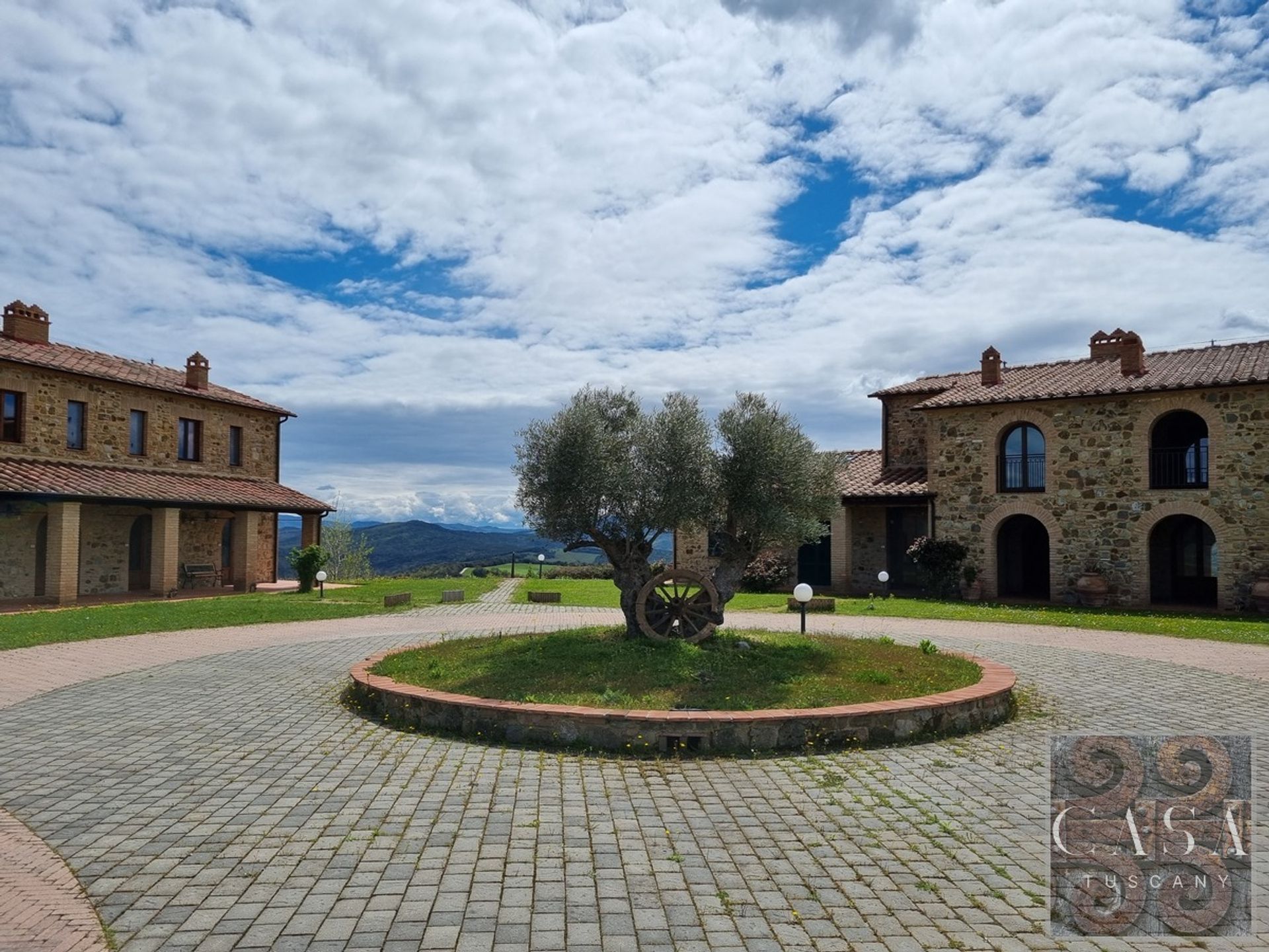 عمارات في Volterra, Tuscany 12085989