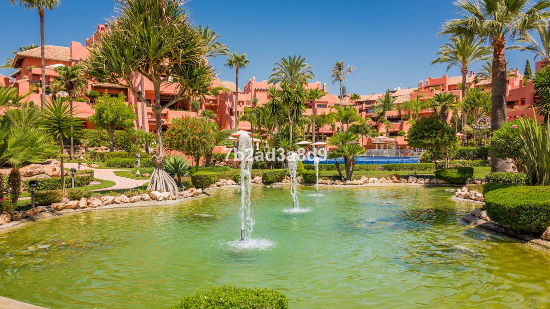 Condominium in Marbella, Andalusië 12087876