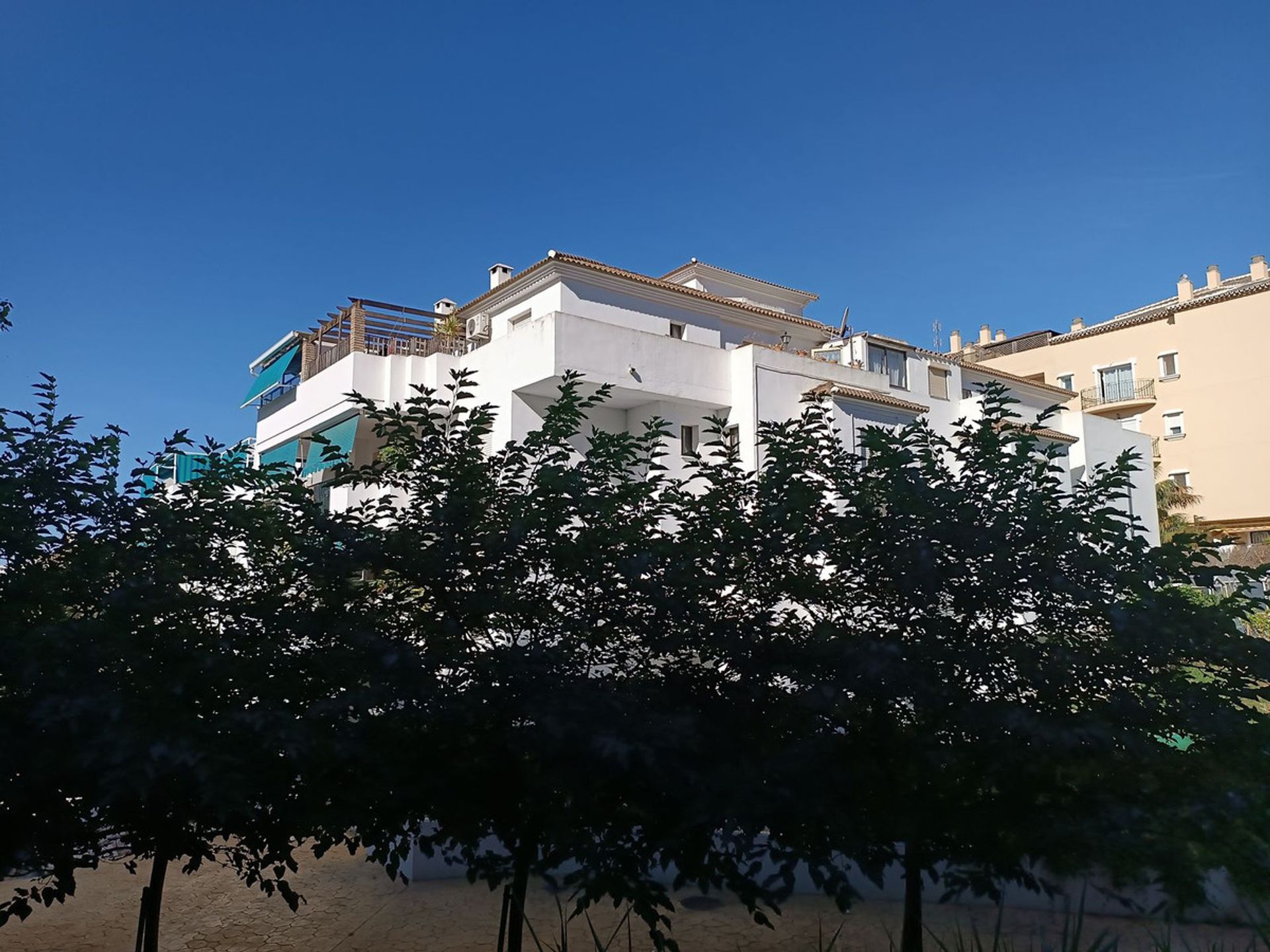 Condominium in Estepona, Andalucía 12087924