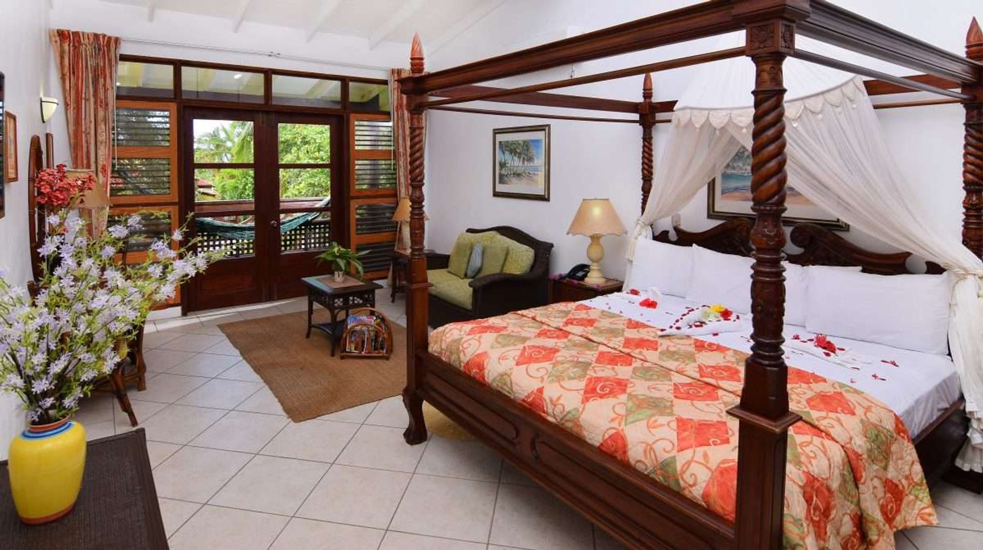 Розничная торговля в Rodney Bay, Gros Islet 12089653