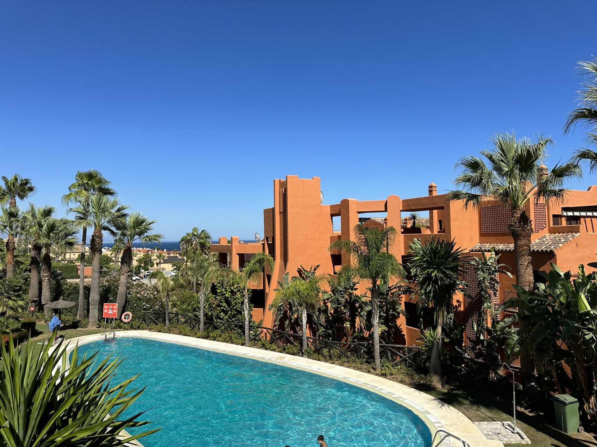 Condominium in Estepona, Andalucía 12090375