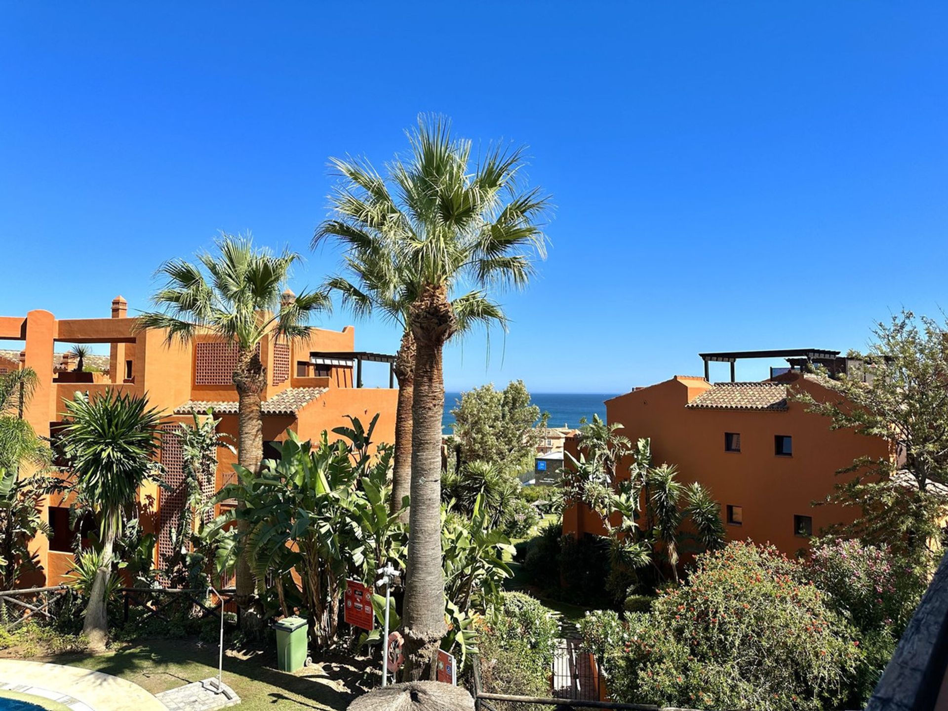 Condominium in Estepona, Andalucía 12090375