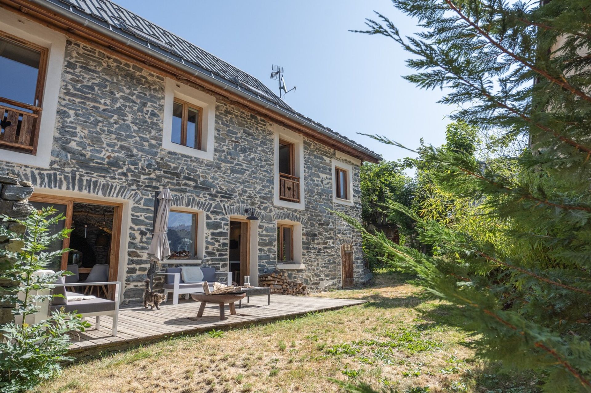 Huis in Hoezo, Auvergne-Rhône-Alpes 12090518