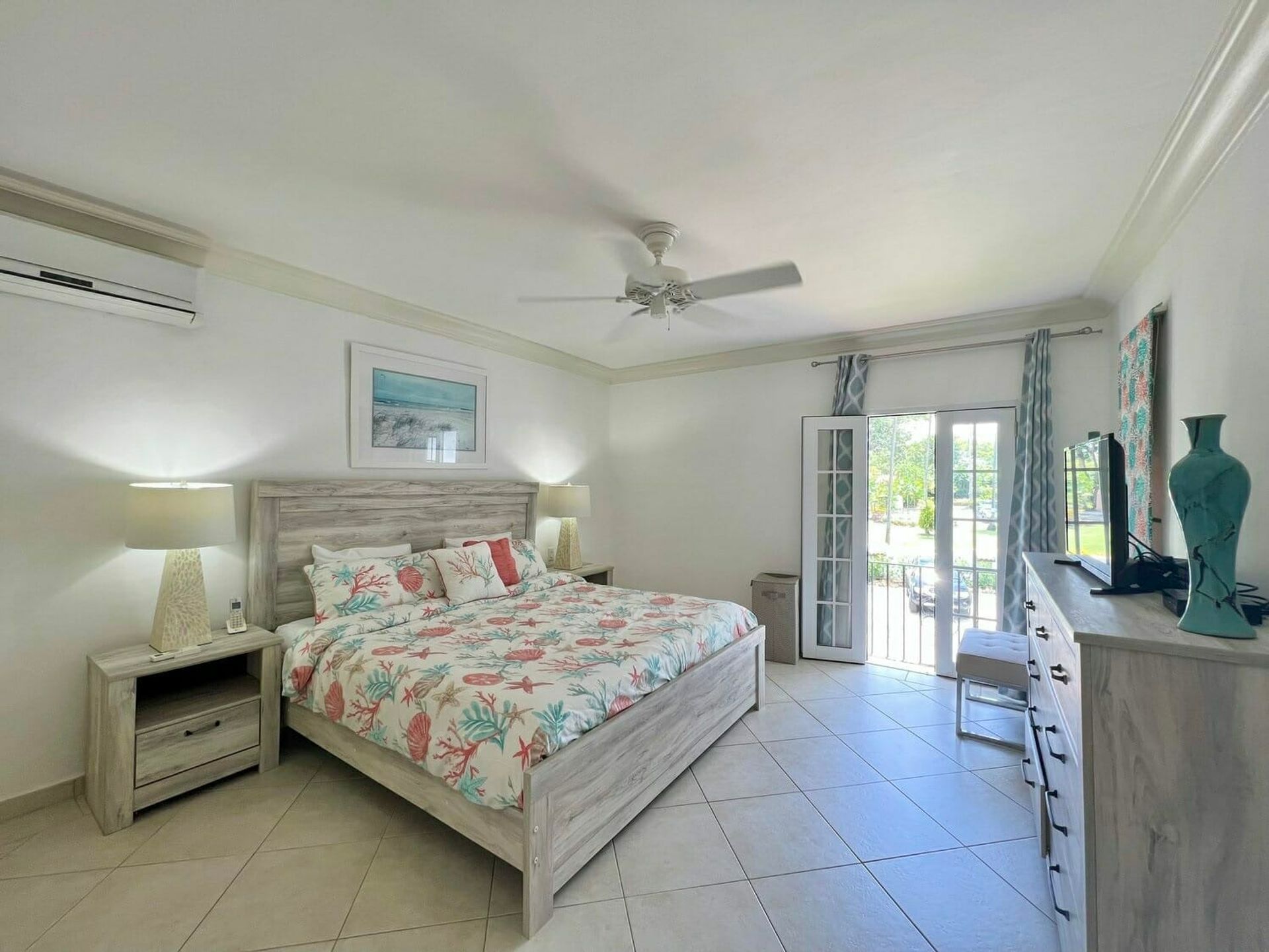 Condominium in Holetown, Saint James 12090558