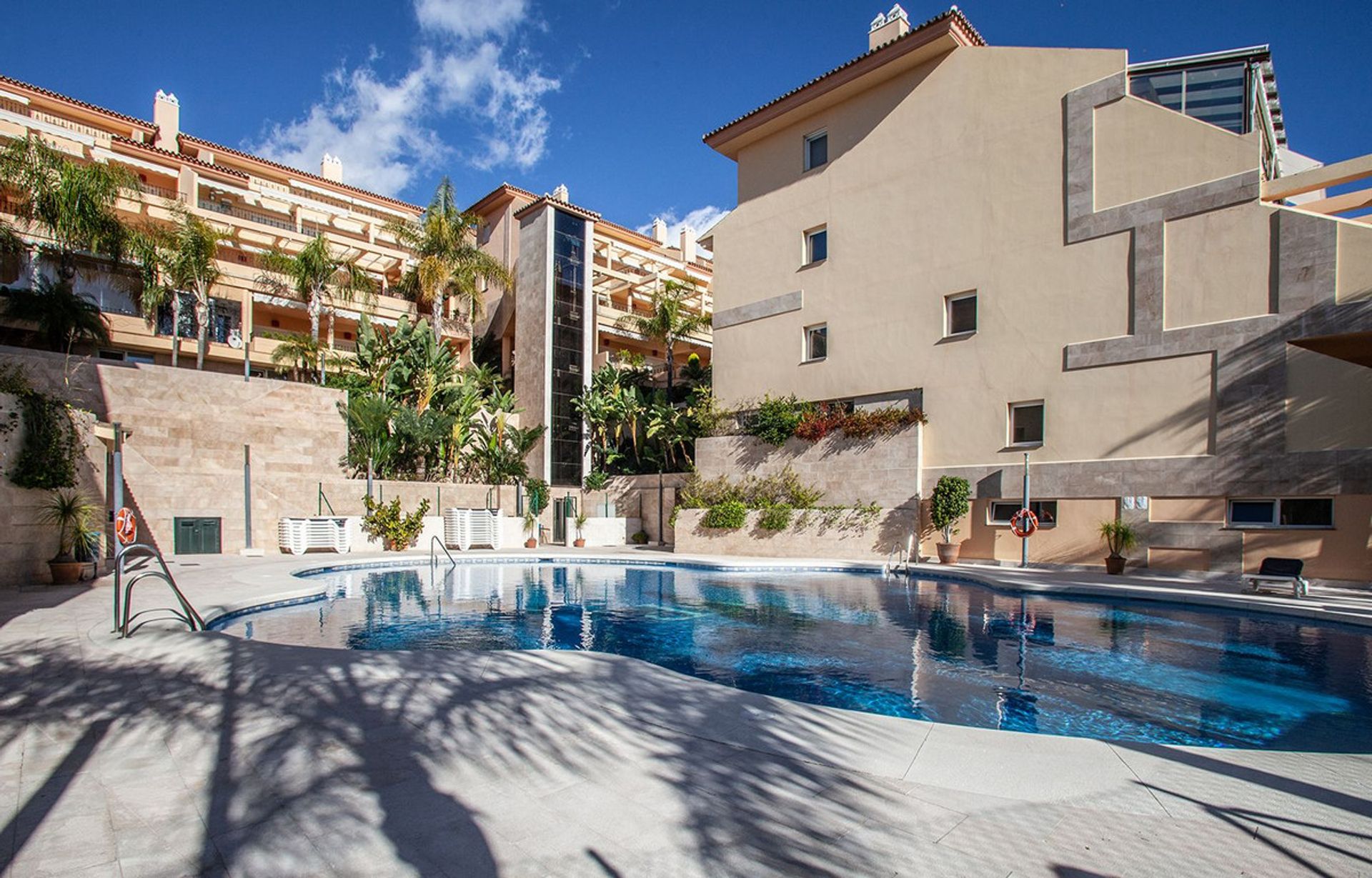 Condominium in Marbella, Andalusië 12090748