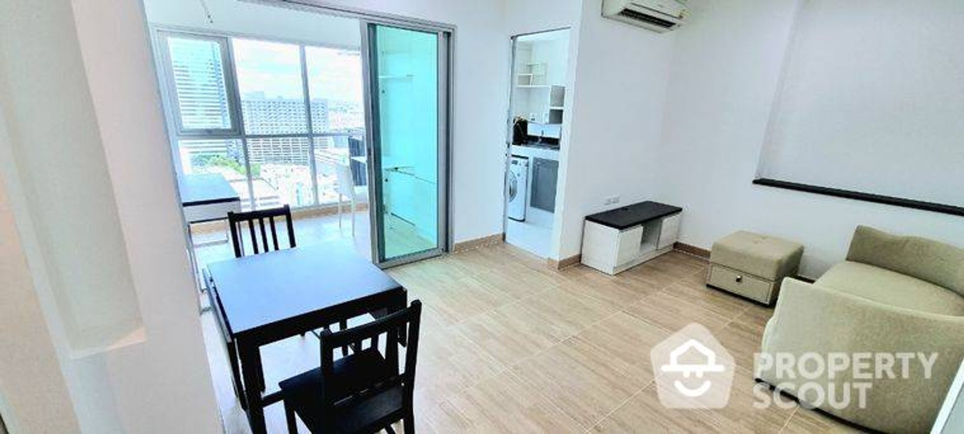 Condominium in Huai Khwang, Krung Thep Maha Nakhon 12096679