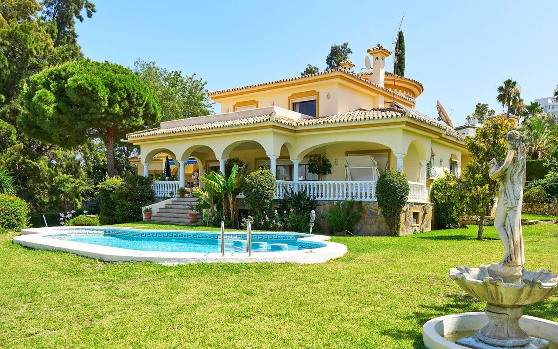 Rumah di Estepona, Andalusia 12097902