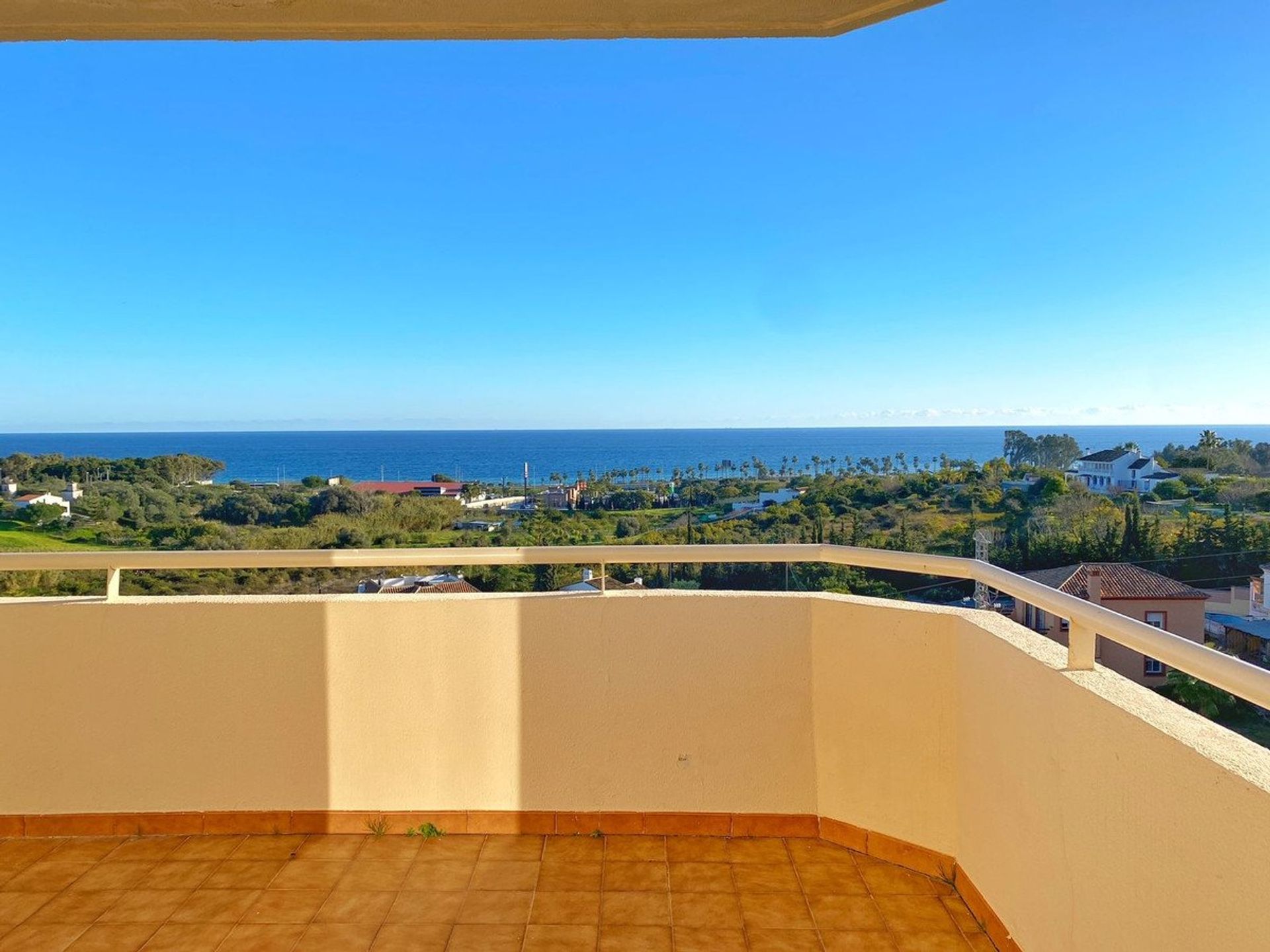 Condominium in Estepona, Andalusia 12098330