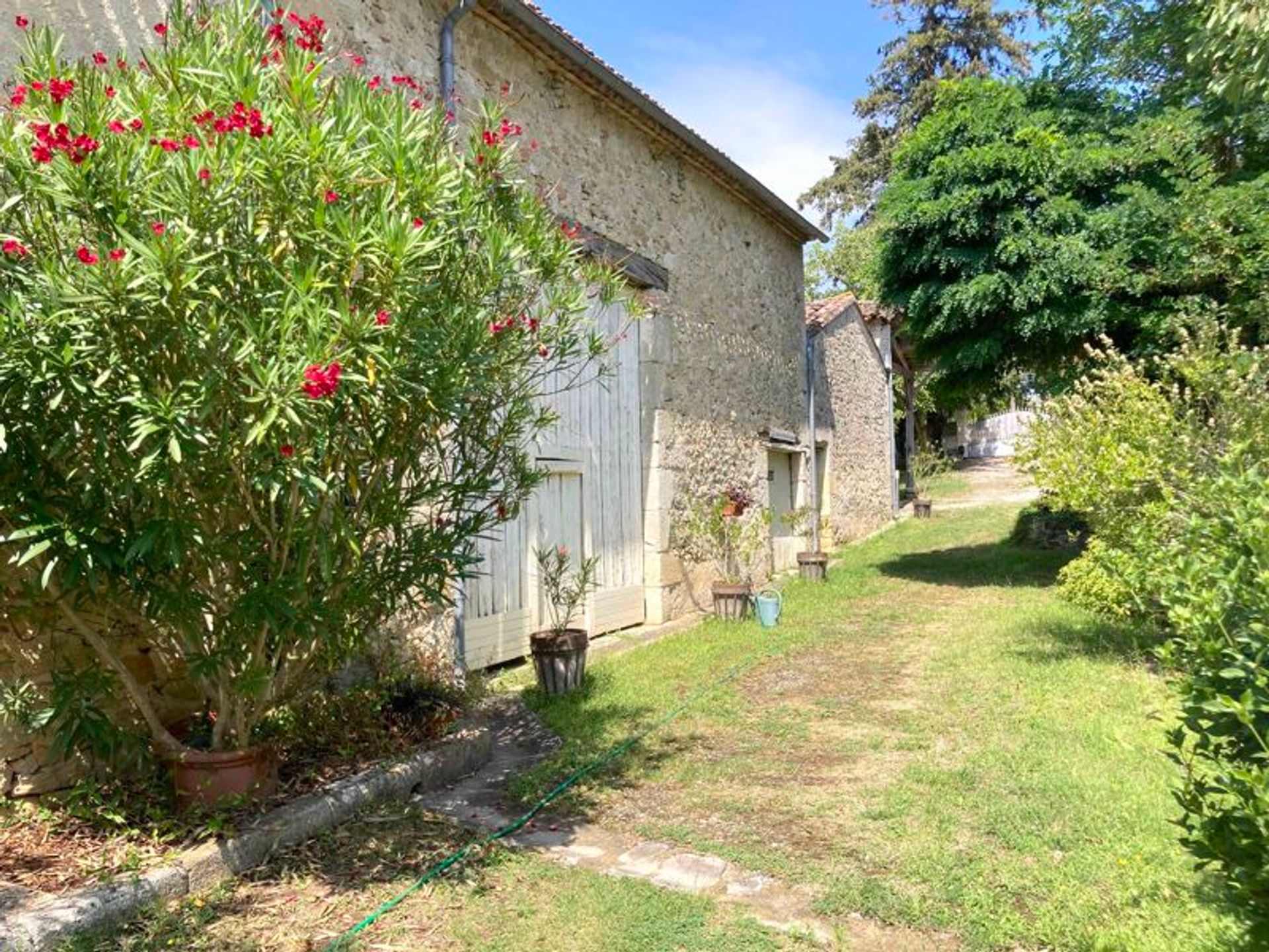 Huis in Pellegrue, Nouvelle-Aquitaine 12099775