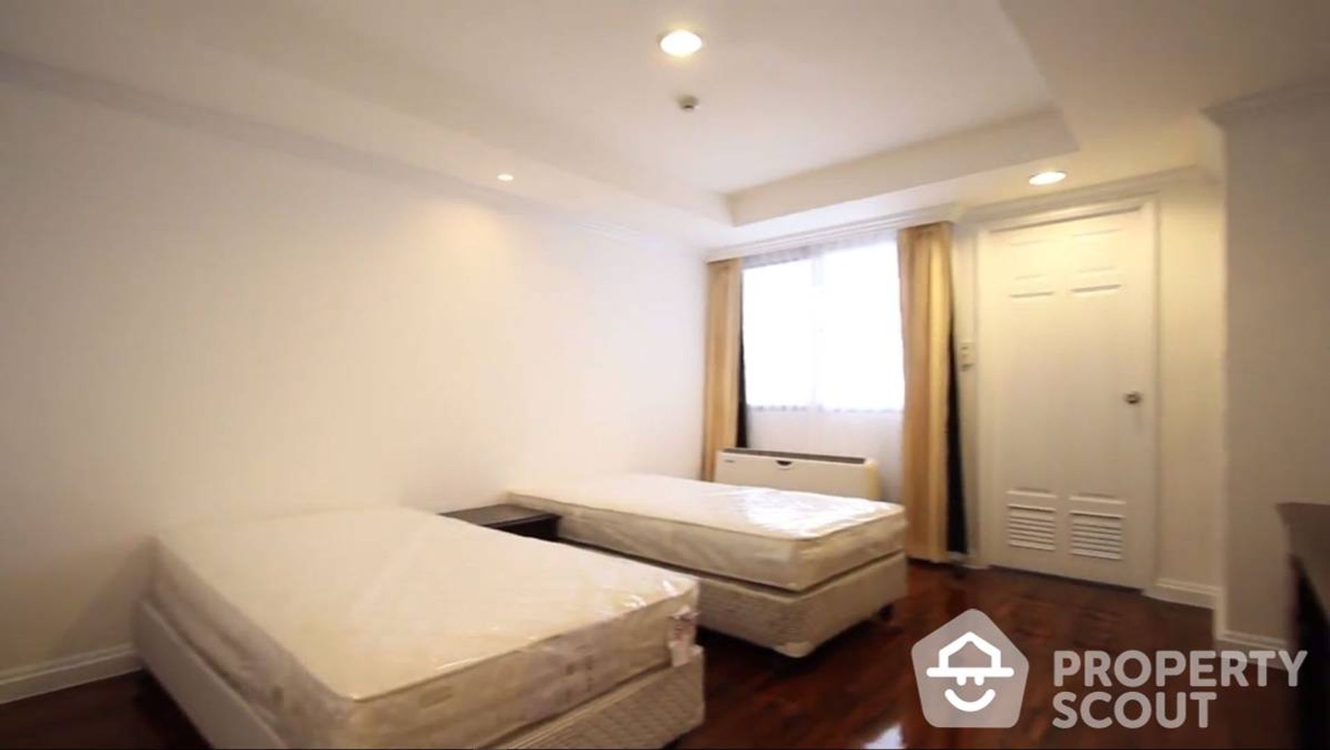 Condominium in Watthana, Krung Thep Maha Nakhon 12102097