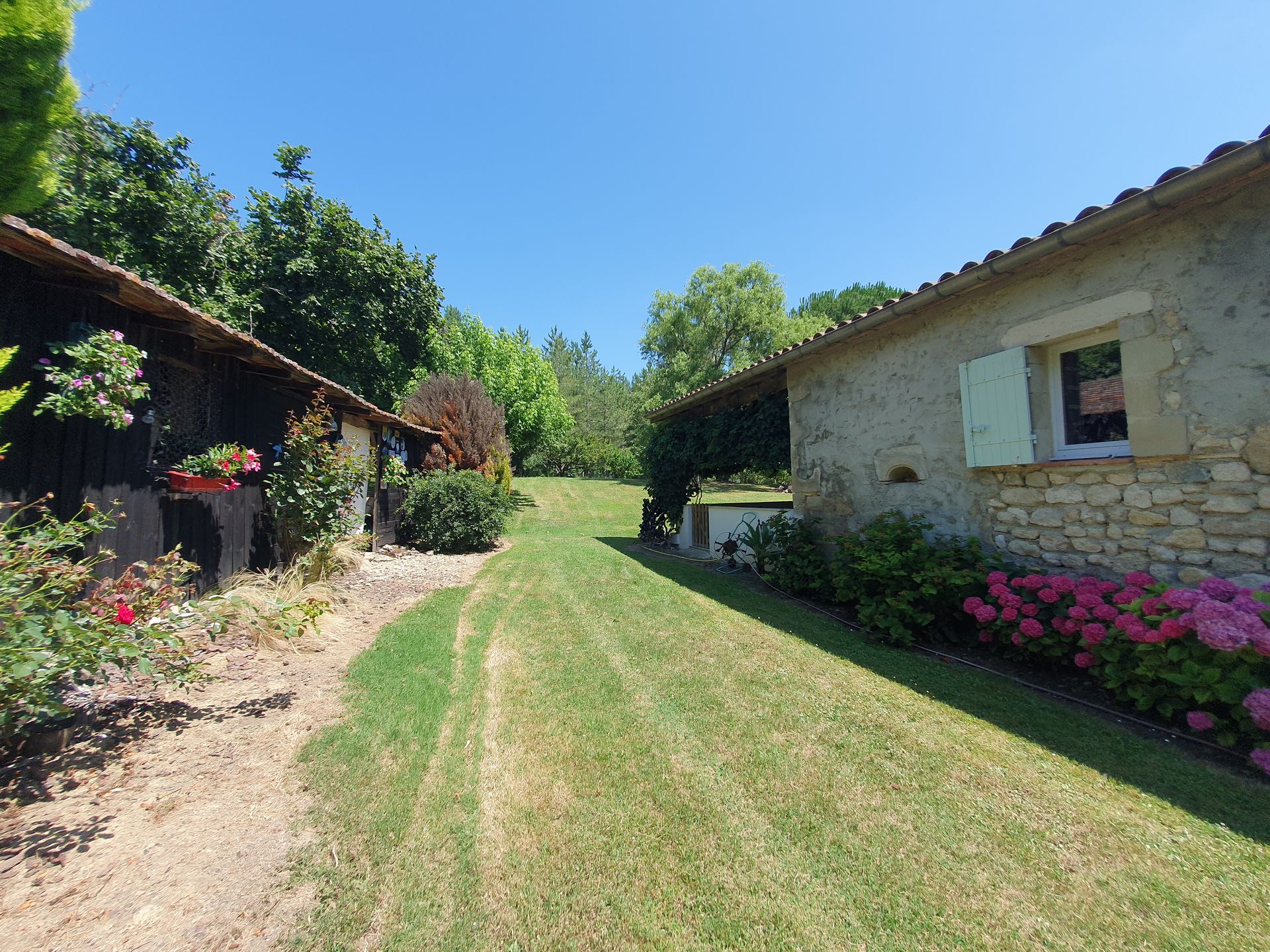 بيت في Caubon-Saint-Sauveur, Nouvelle-Aquitaine 12103074