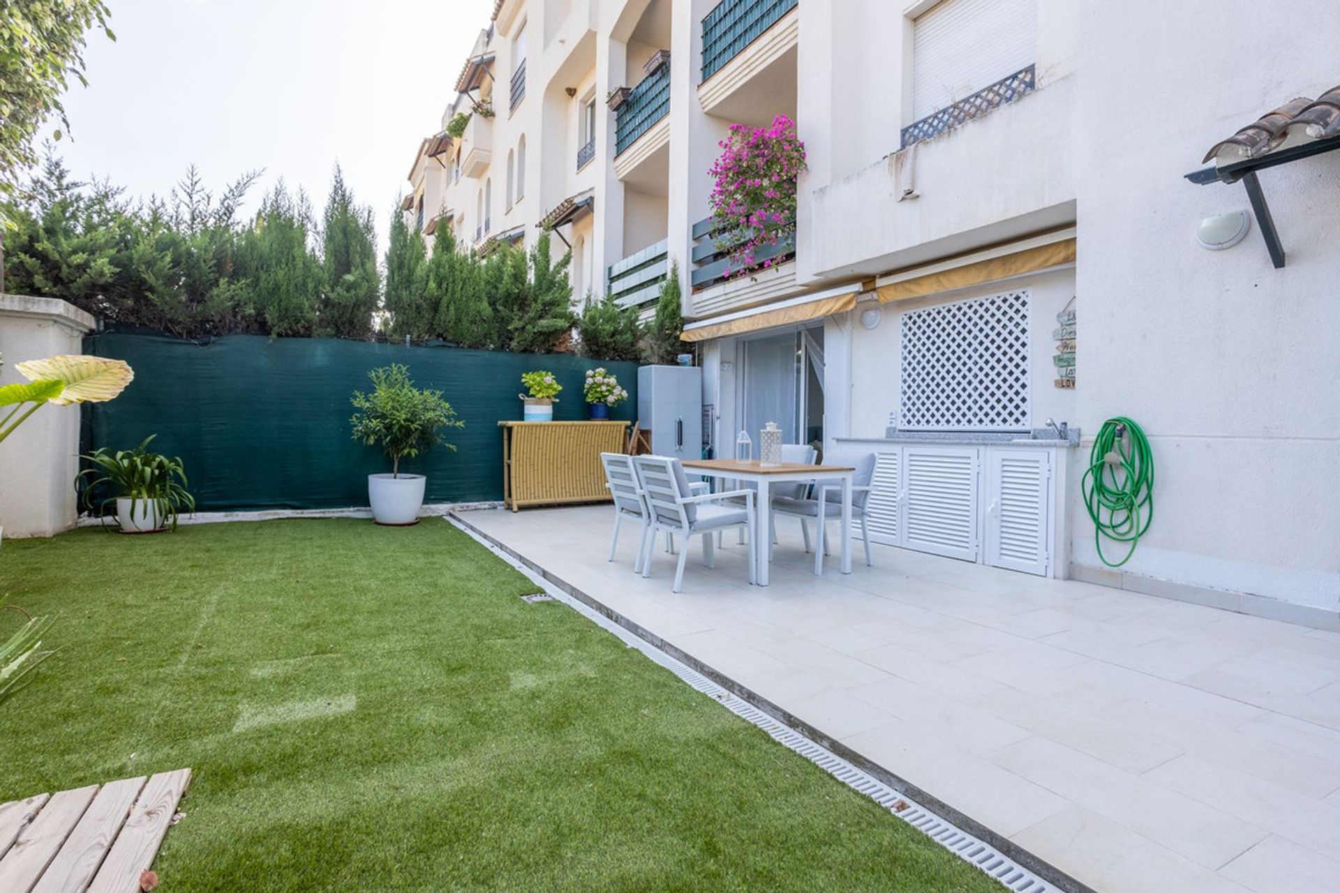 Condominium in San Pedro de Alcántara, Andalusia 12103960