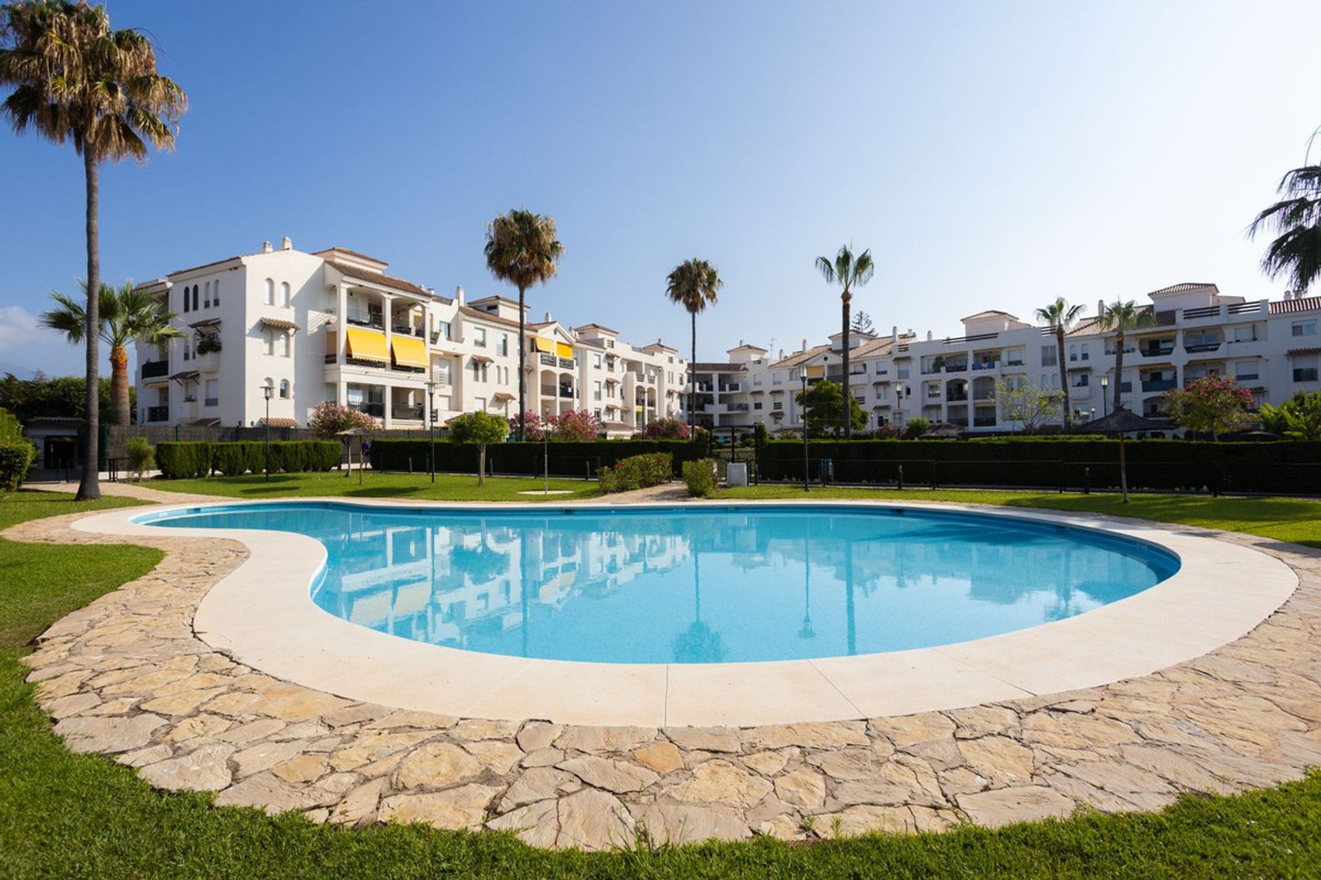 Condominium in San Pedro de Alcántara, Andalusia 12103960