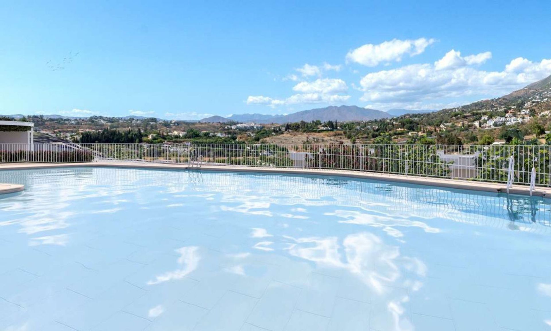 Condominio nel Benahavis, Andalusia 12105142