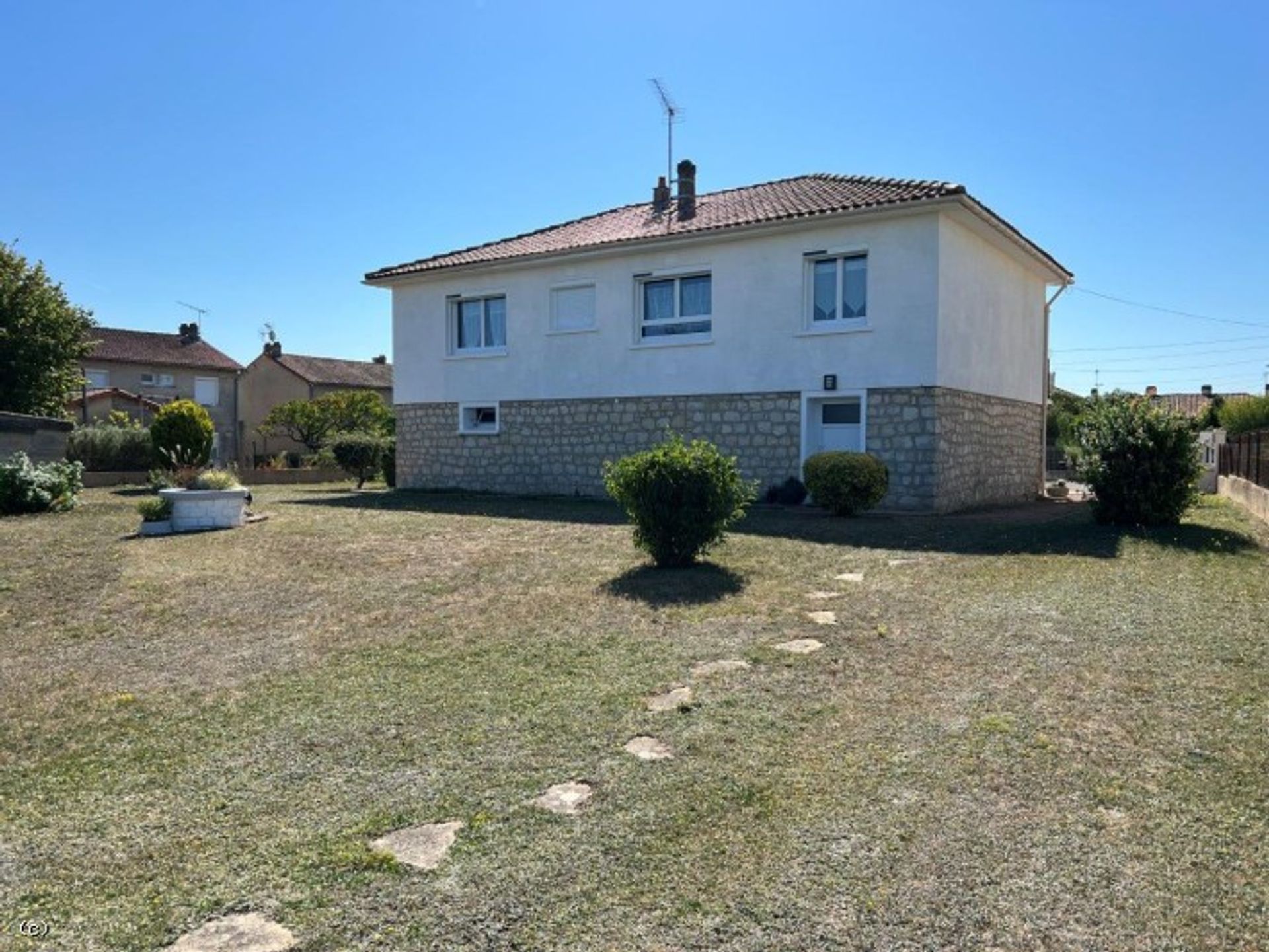 House in Ruffec, Nouvelle-Aquitaine 12106442