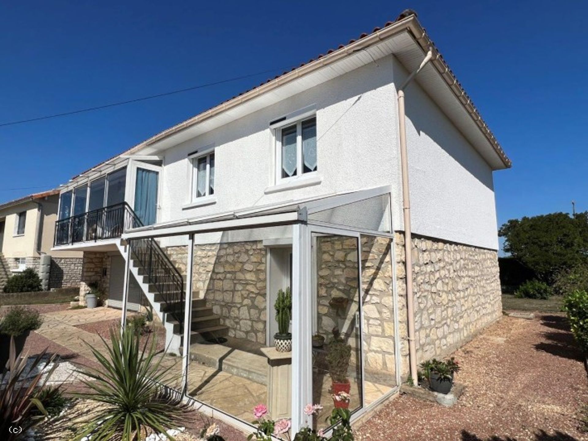 House in Ruffec, Nouvelle-Aquitaine 12106442