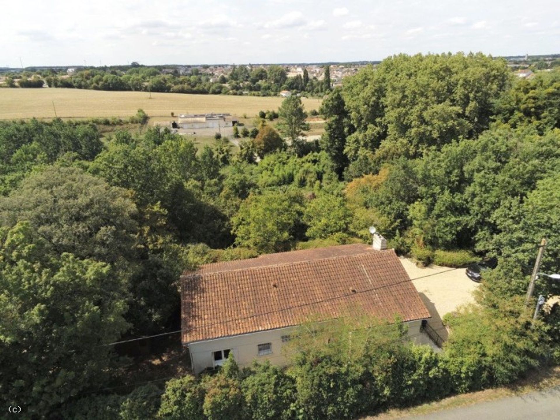 rumah dalam Ruffec, Nouvelle-Aquitaine 12106444