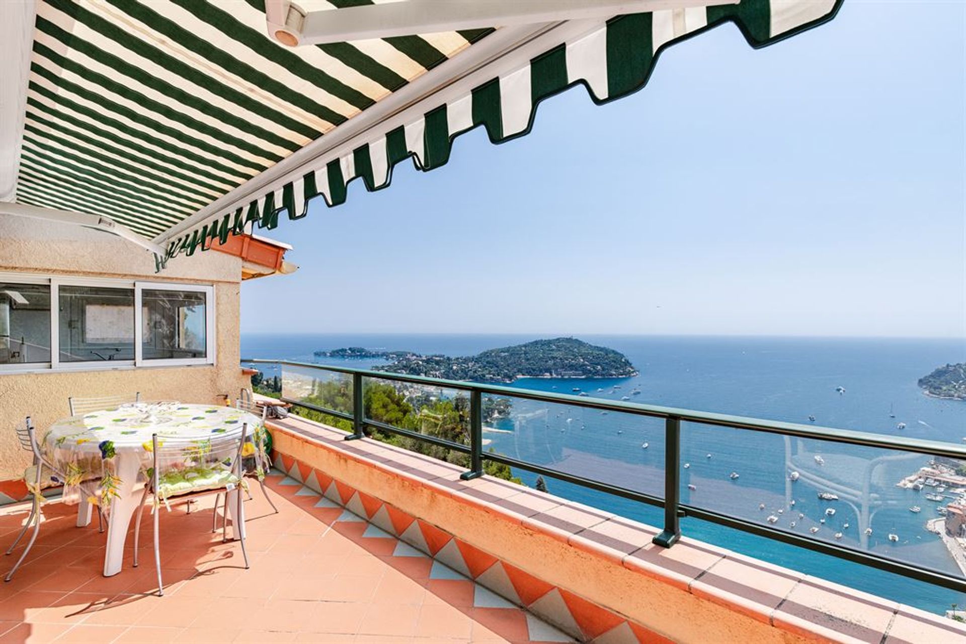 Condominio en Villefranche-sur-Mer, Provenza-Alpes-Costa Azul 12108099