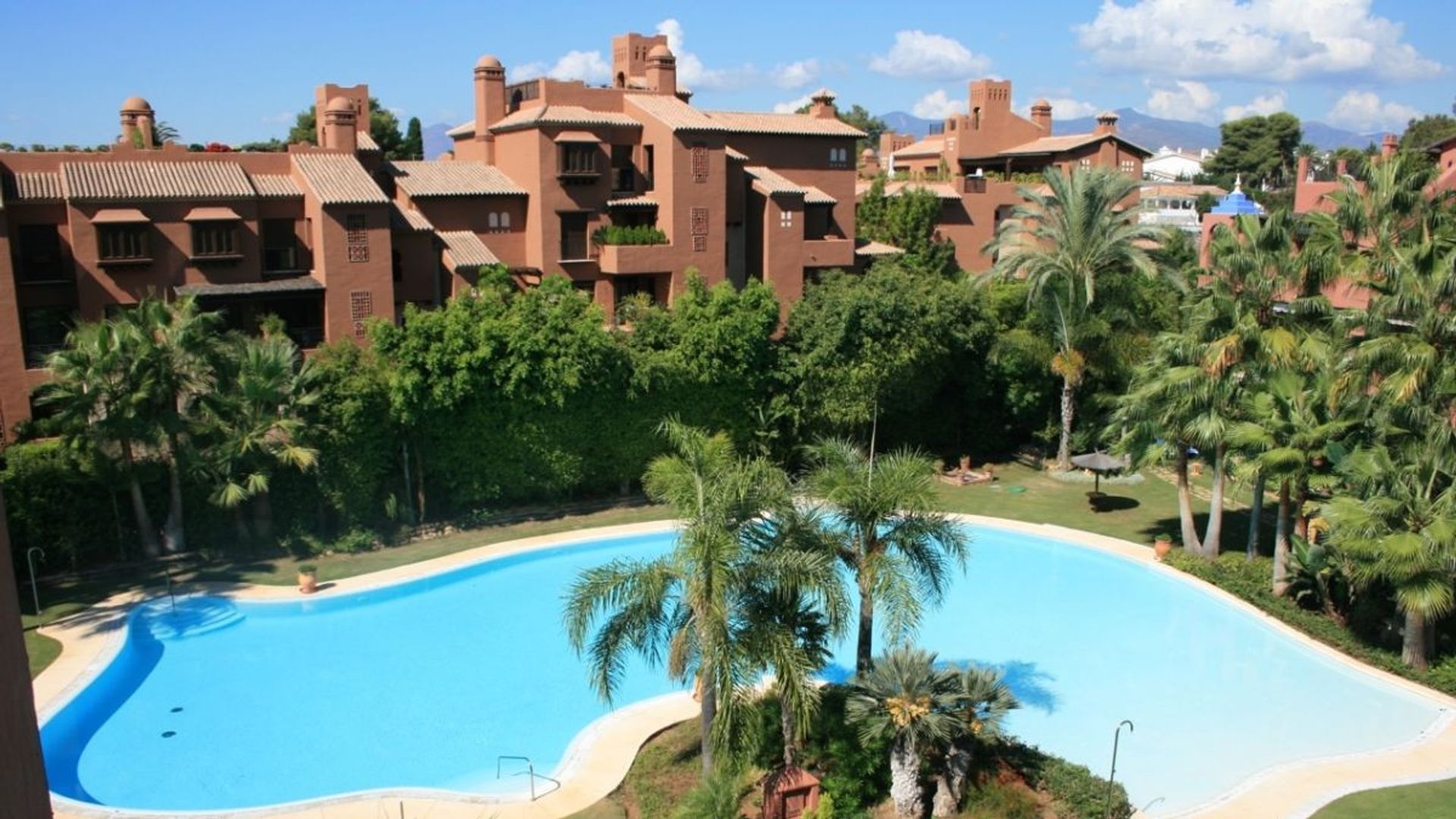 Condominium in Benahavis, Andalusia 12109161