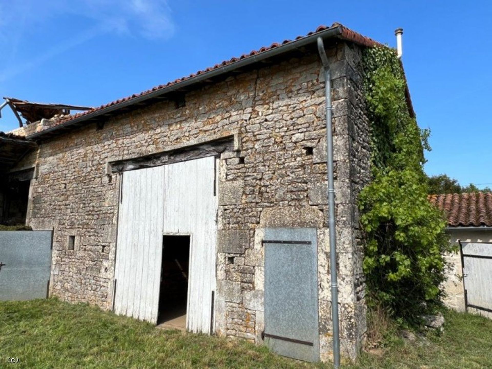 σπίτι σε Nanteuil-en-Vallée, Nouvelle-Aquitaine 12113677