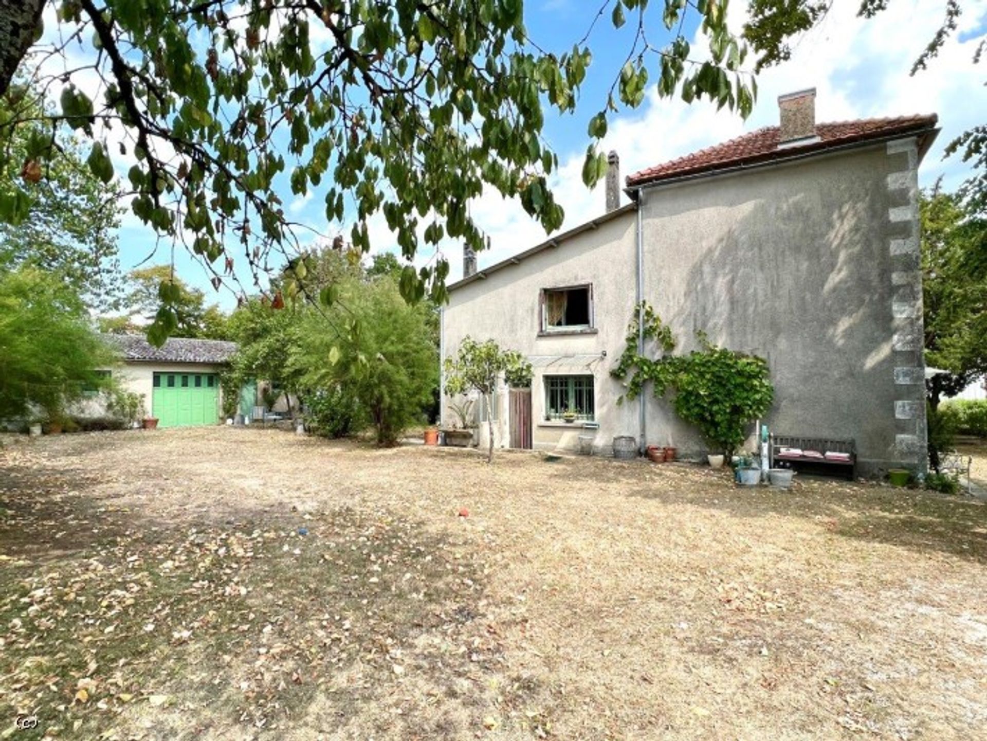 rumah dalam Ruffec, Nouvelle-Aquitaine 12113680