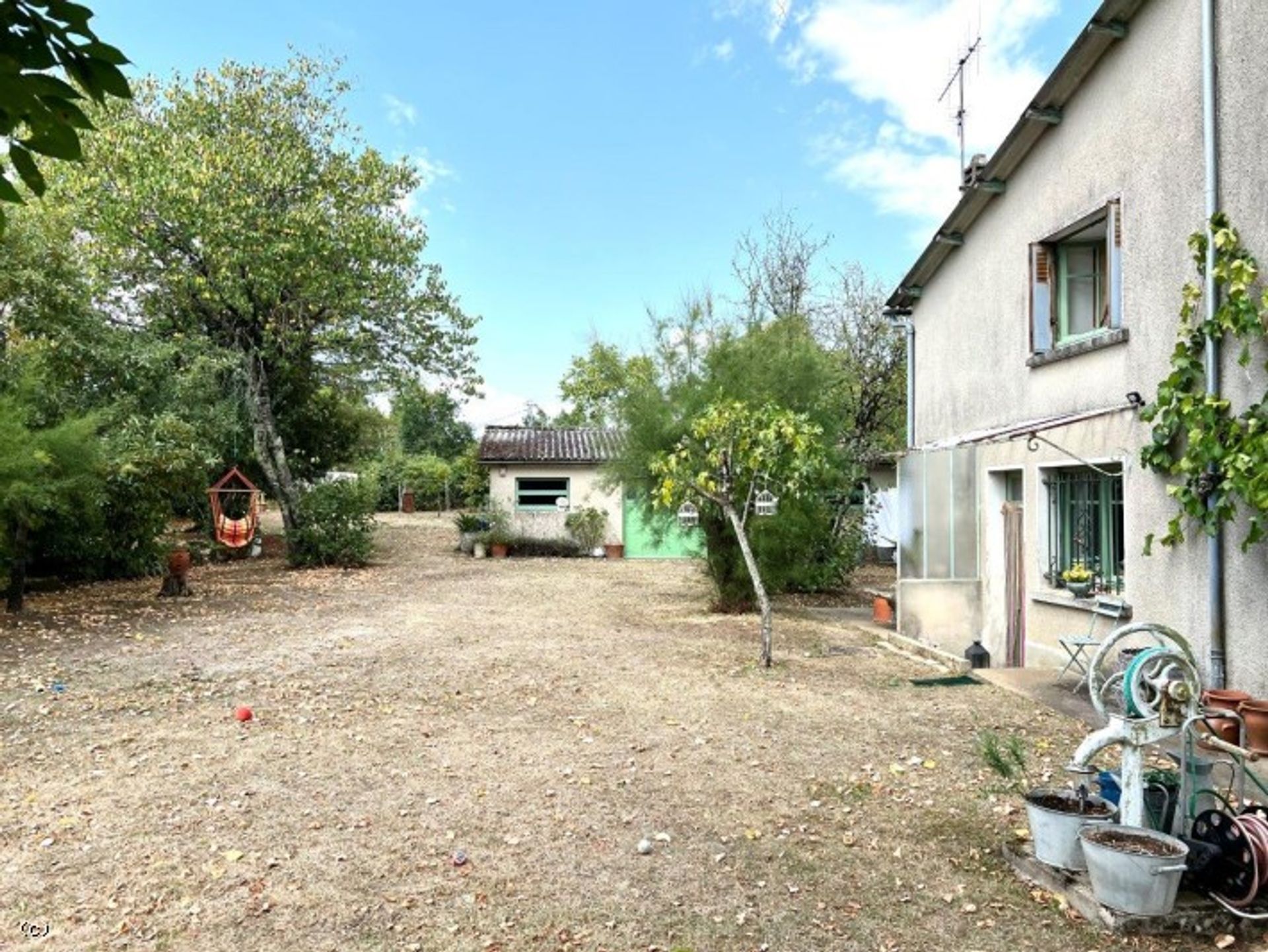 rumah dalam Ruffec, Nouvelle-Aquitaine 12113680