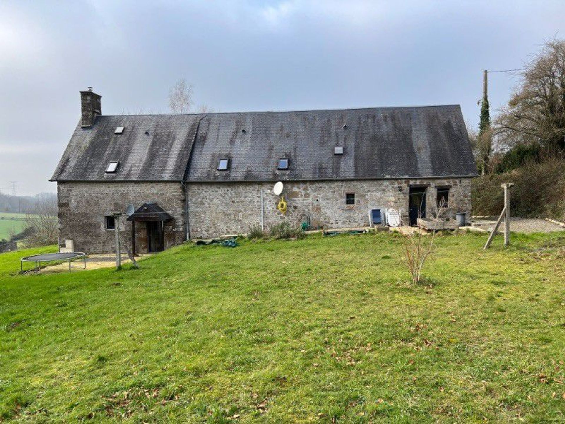 rumah dalam Saint-Pois, Normandy 12113691