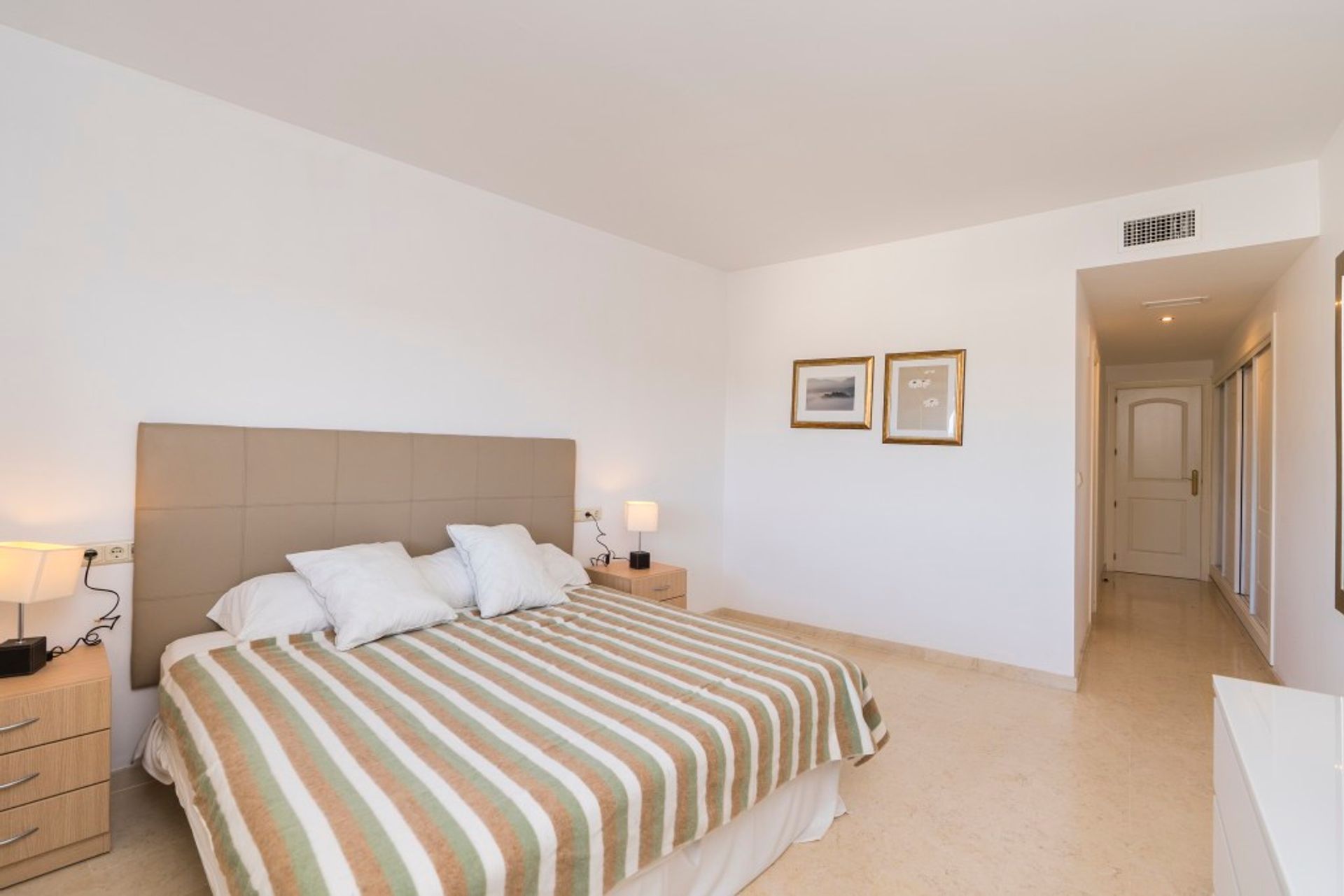 Condominium in Marbella, Andalucía 12115153